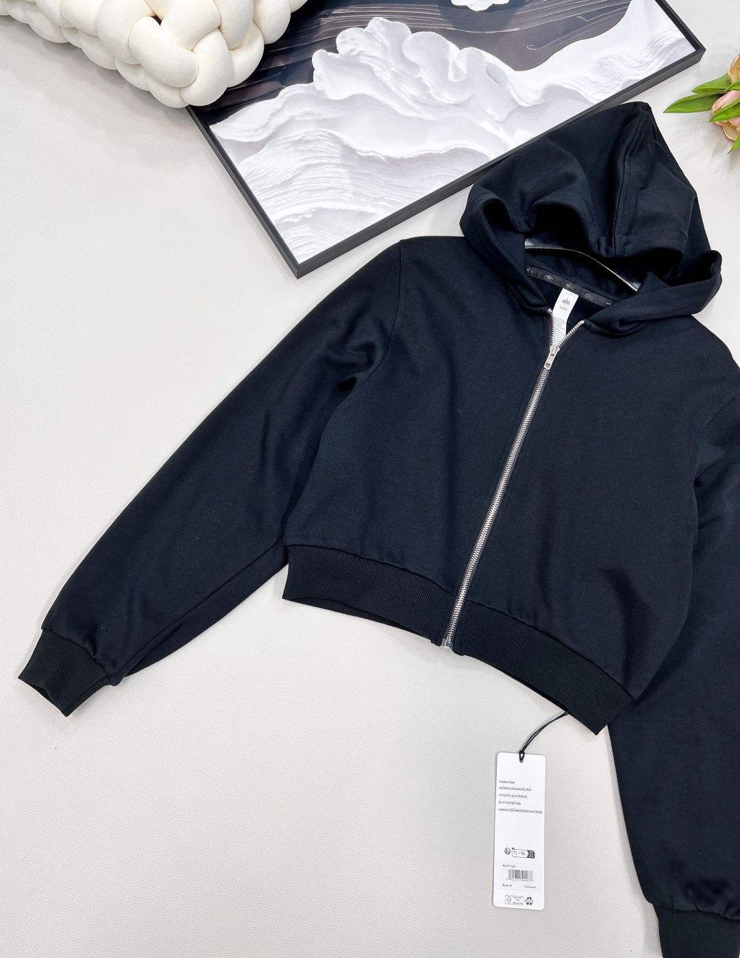 🆕Alo早秋新款短款拉链卫衣，肯豆同款真的狠狠拿捏住时尚精髓！这款卫衣是 Oversize 版型，短款设