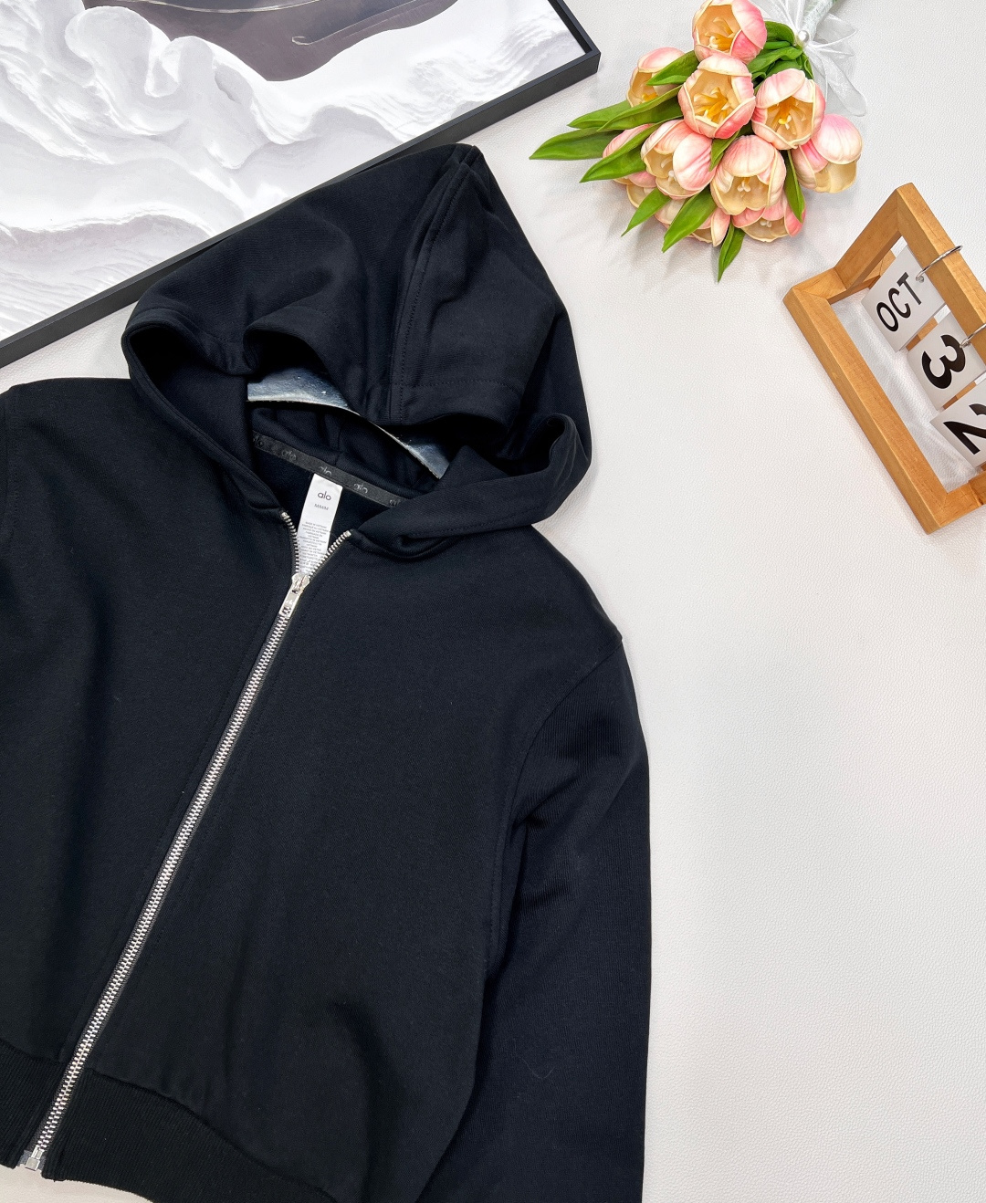🆕Alo早秋新款短款拉链卫衣，肯豆同款真的狠狠拿捏住时尚精髓！这款卫衣是 Oversize 版型，短款设