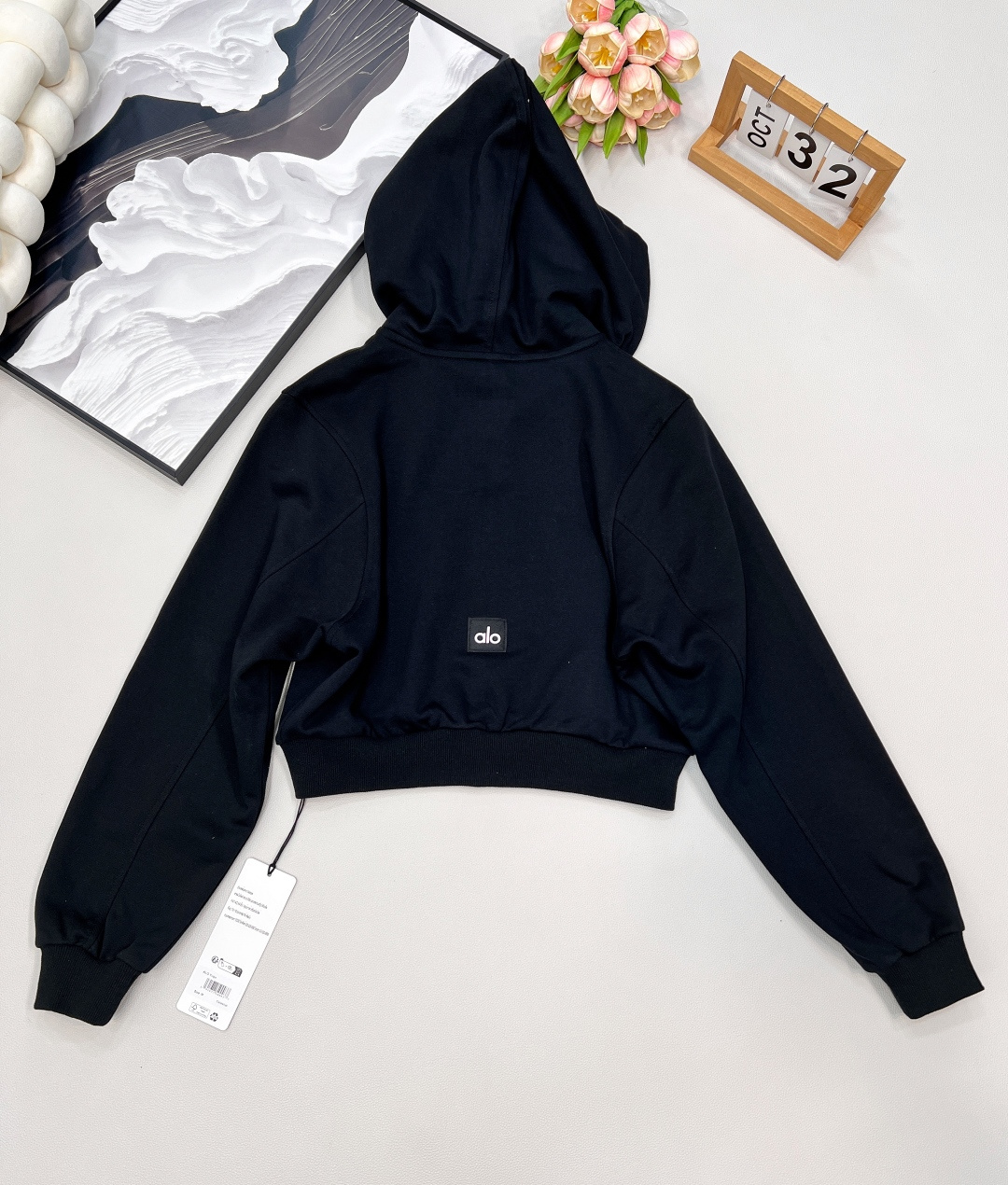 🆕Alo早秋新款短款拉链卫衣，肯豆同款真的狠狠拿捏住时尚精髓！这款卫衣是 Oversize 版型，短款设