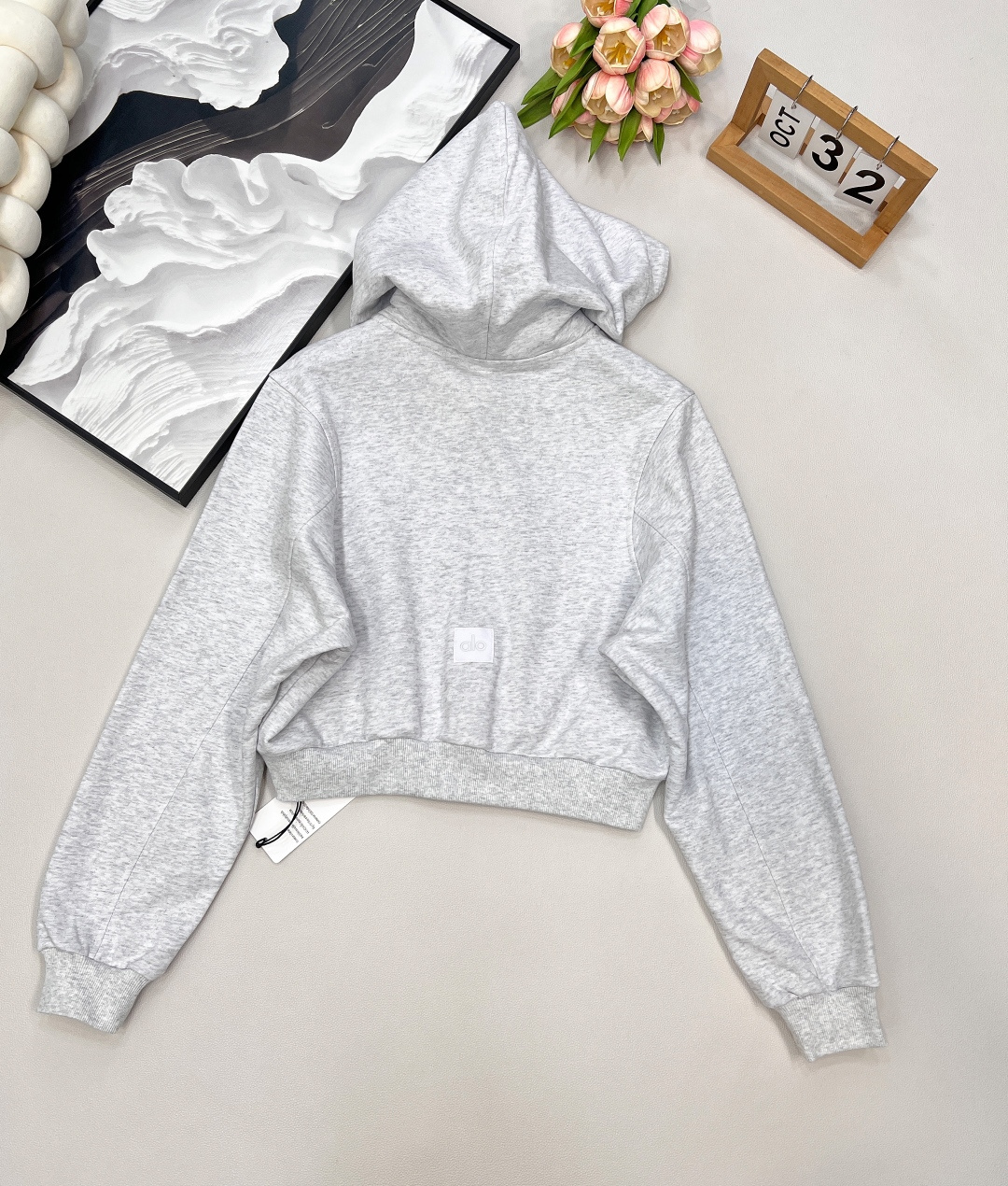 🆕Alo早秋新款短款拉链卫衣，肯豆同款真的狠狠拿捏住时尚精髓！这款卫衣是 Oversize 版型，短款设