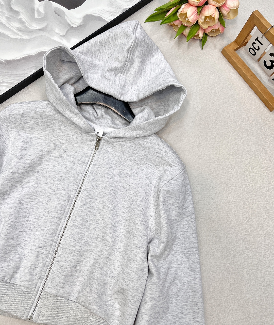 🆕Alo早秋新款短款拉链卫衣，肯豆同款真的狠狠拿捏住时尚精髓！这款卫衣是 Oversize 版型，短款设