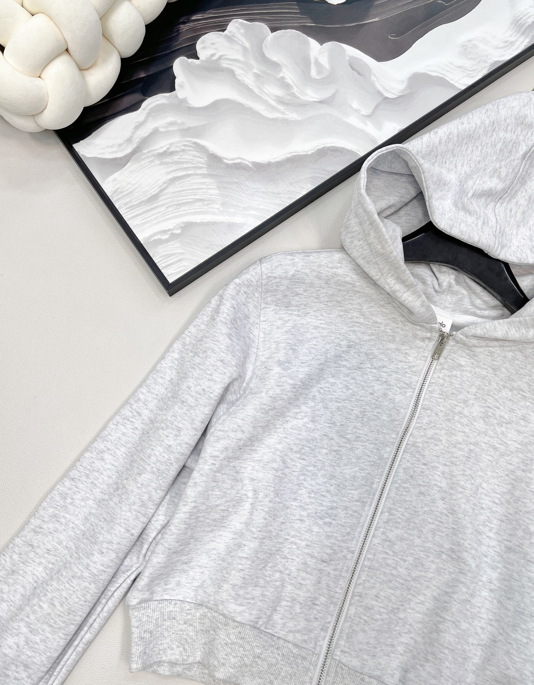 🆕Alo早秋新款短款拉链卫衣，肯豆同款真的狠狠拿捏住时尚精髓！这款卫衣是 Oversize 版型，短款设