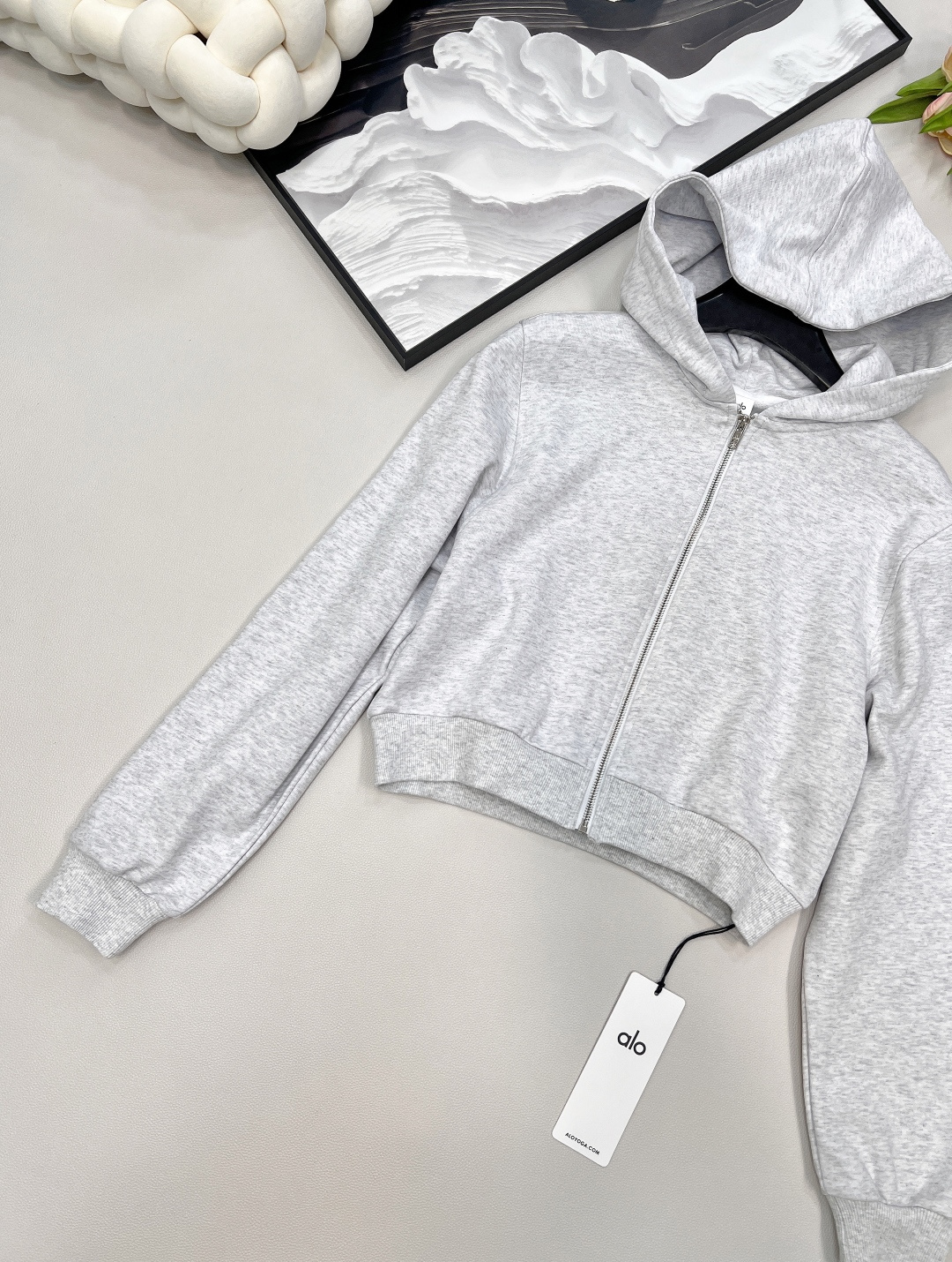 🆕Alo早秋新款短款拉链卫衣，肯豆同款真的狠狠拿捏住时尚精髓！这款卫衣是 Oversize 版型，短款设