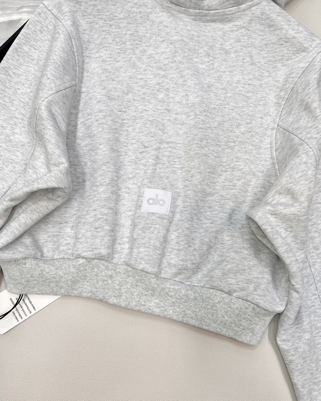 🆕Alo早秋新款短款拉链卫衣，肯豆同款真的狠狠拿捏住时尚精髓！这款卫衣是 Oversize 版型，短款设