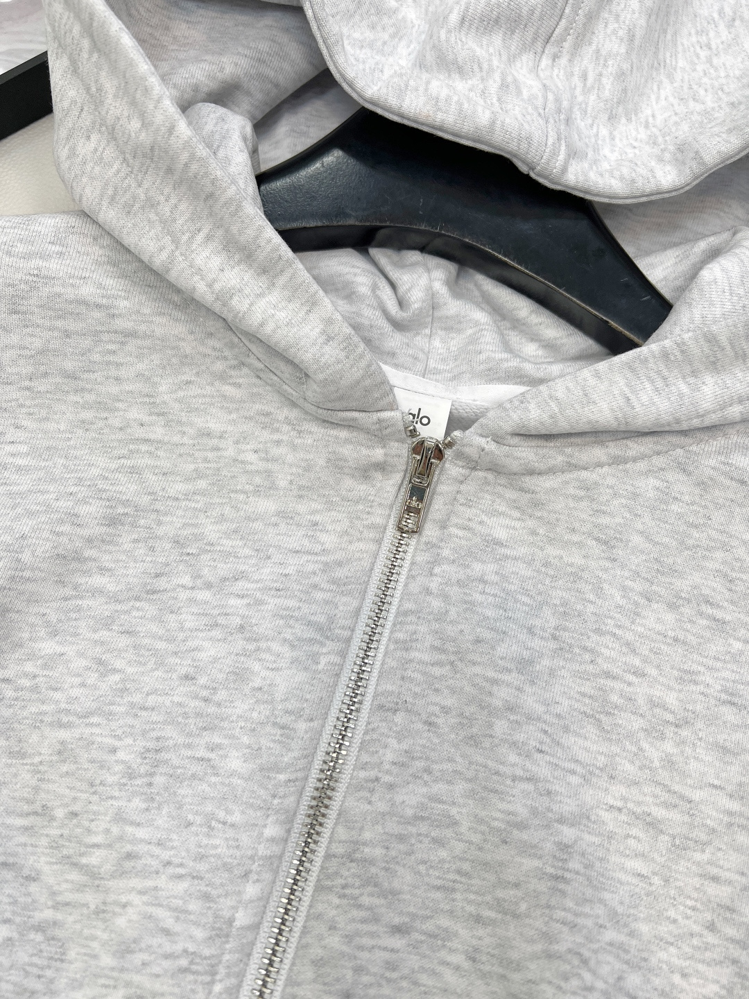 🆕Alo早秋新款短款拉链卫衣，肯豆同款真的狠狠拿捏住时尚精髓！这款卫衣是 Oversize 版型，短款设