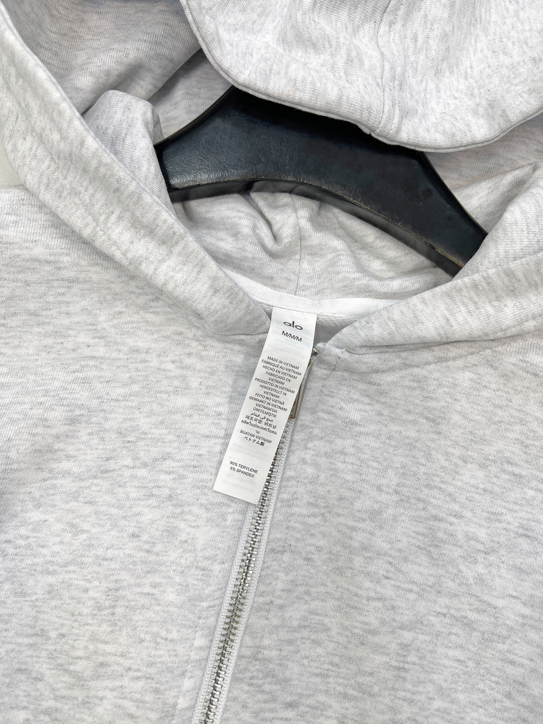 🆕Alo早秋新款短款拉链卫衣，肯豆同款真的狠狠拿捏住时尚精髓！这款卫衣是 Oversize 版型，短款设