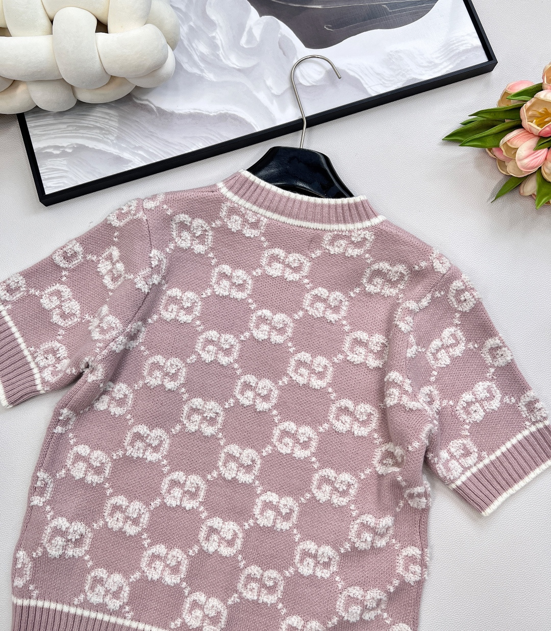 🆕Gucci 经典老花提花针织羊毛圆领针织短袖，经典百搭老花图案，德国进口纱嘴挂毛机器设备织片，所用毛料