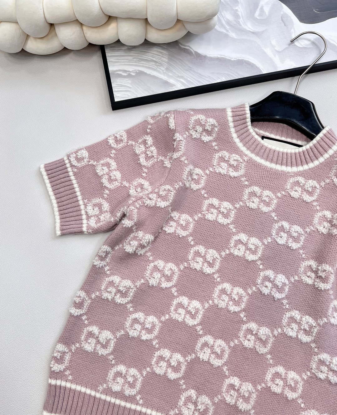 🆕Gucci 经典老花提花针织羊毛圆领针织短袖，经典百搭老花图案，德国进口纱嘴挂毛机器设备织片，所用毛料