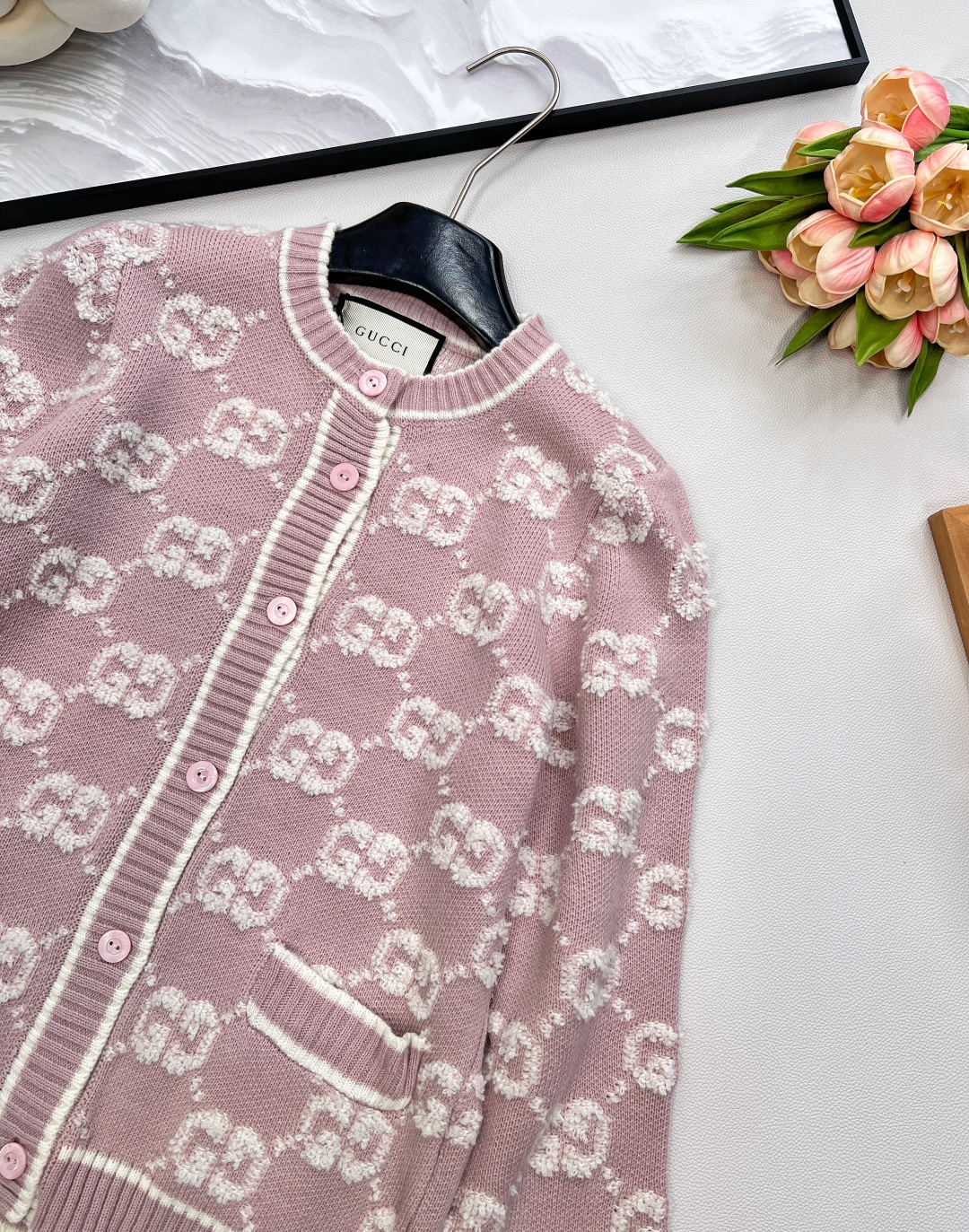 🆕Gucci 经典老花提花针织羊毛圆领开衫经典百搭老花图案，德国进口纱嘴挂毛机器设备织片，所用毛料材质，