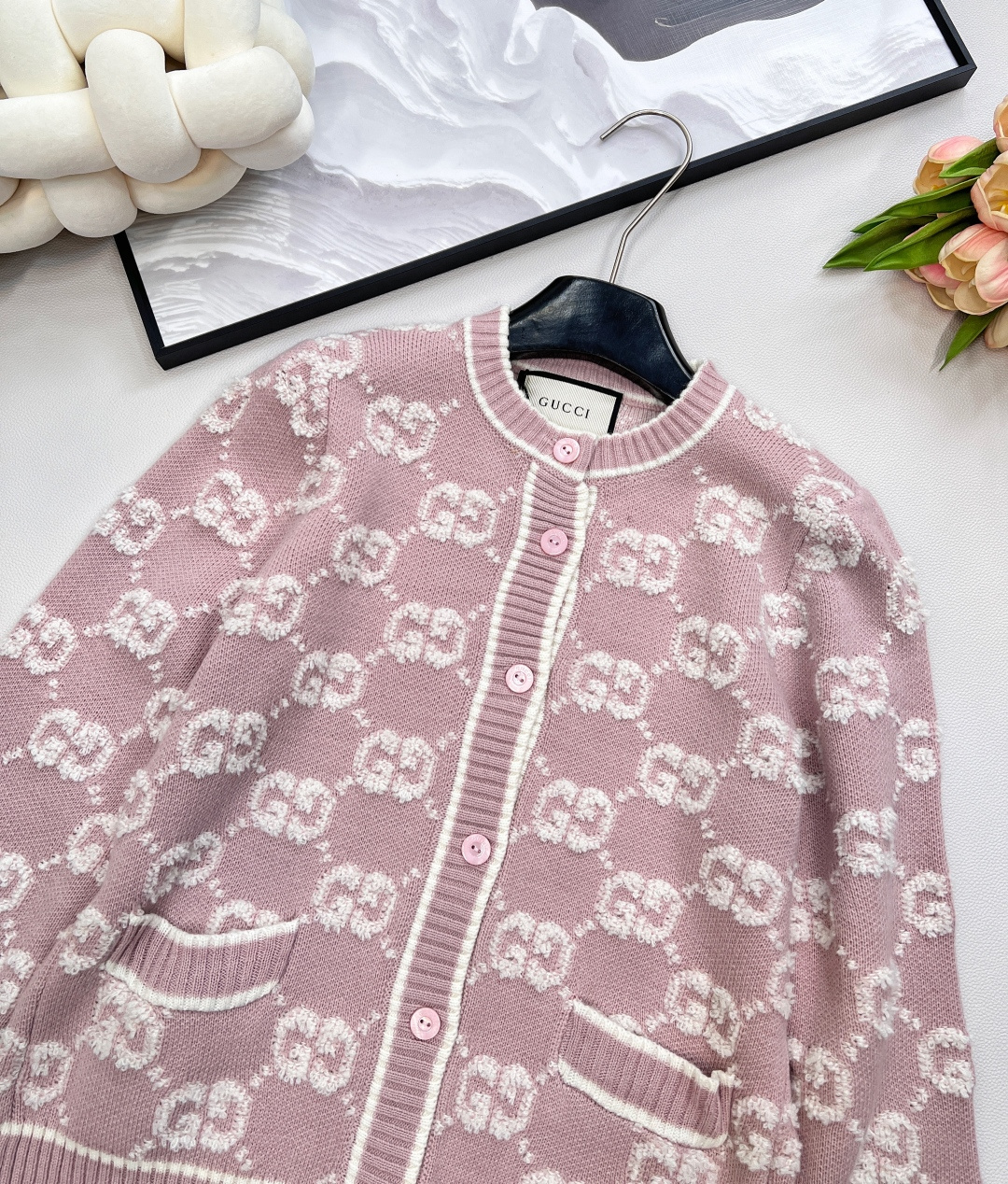 🆕Gucci 经典老花提花针织羊毛圆领开衫经典百搭老花图案，德国进口纱嘴挂毛机器设备织片，所用毛料材质，