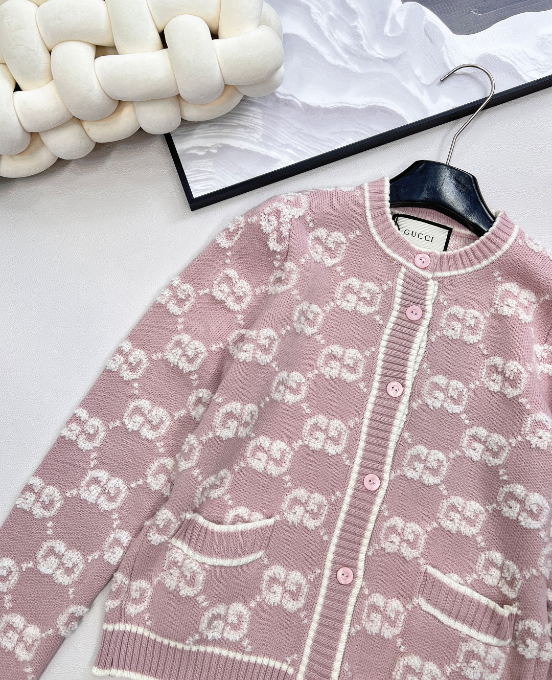 🆕Gucci 经典老花提花针织羊毛圆领开衫经典百搭老花图案，德国进口纱嘴挂毛机器设备织片，所用毛料材质，