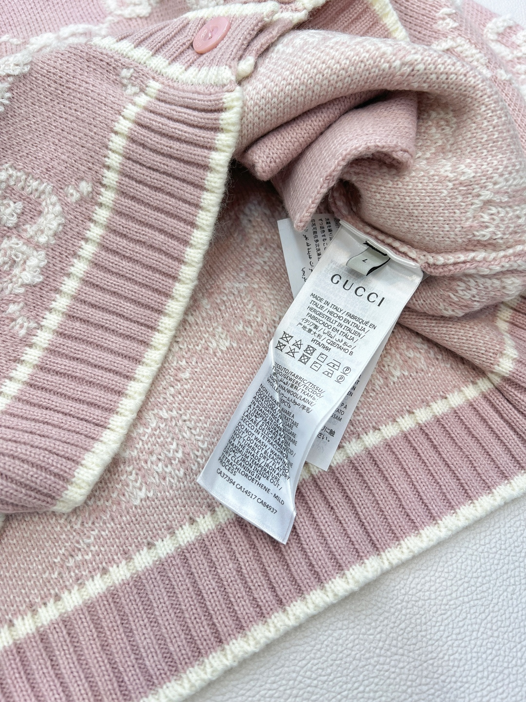 🆕Gucci 经典老花提花针织羊毛圆领开衫经典百搭老花图案，德国进口纱嘴挂毛机器设备织片，所用毛料材质，