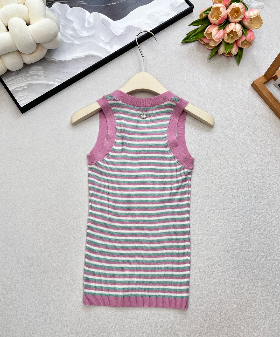 🆕Chanel2025新款条纹针织短袖背心，定制YB羊绒纱线材质 细腻肌理 柔软舒适 针织背心裁剪 立体