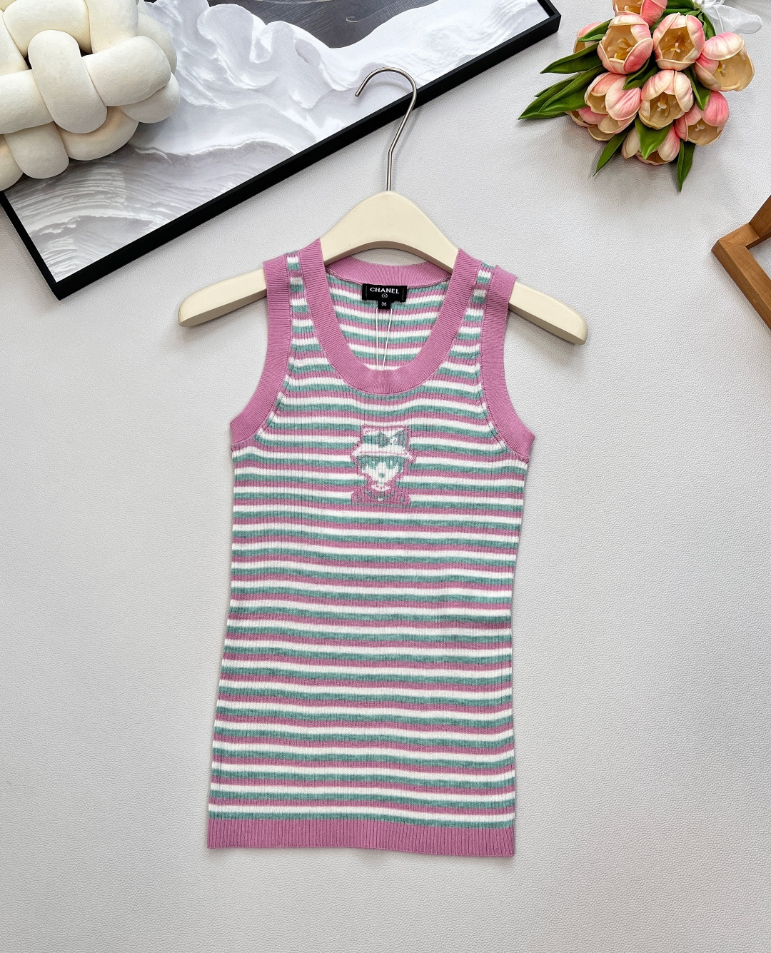 🆕Chanel2025新款条纹针织短袖背心，定制YB羊绒纱线材质 细腻肌理 柔软舒适 针织背心裁剪 立体