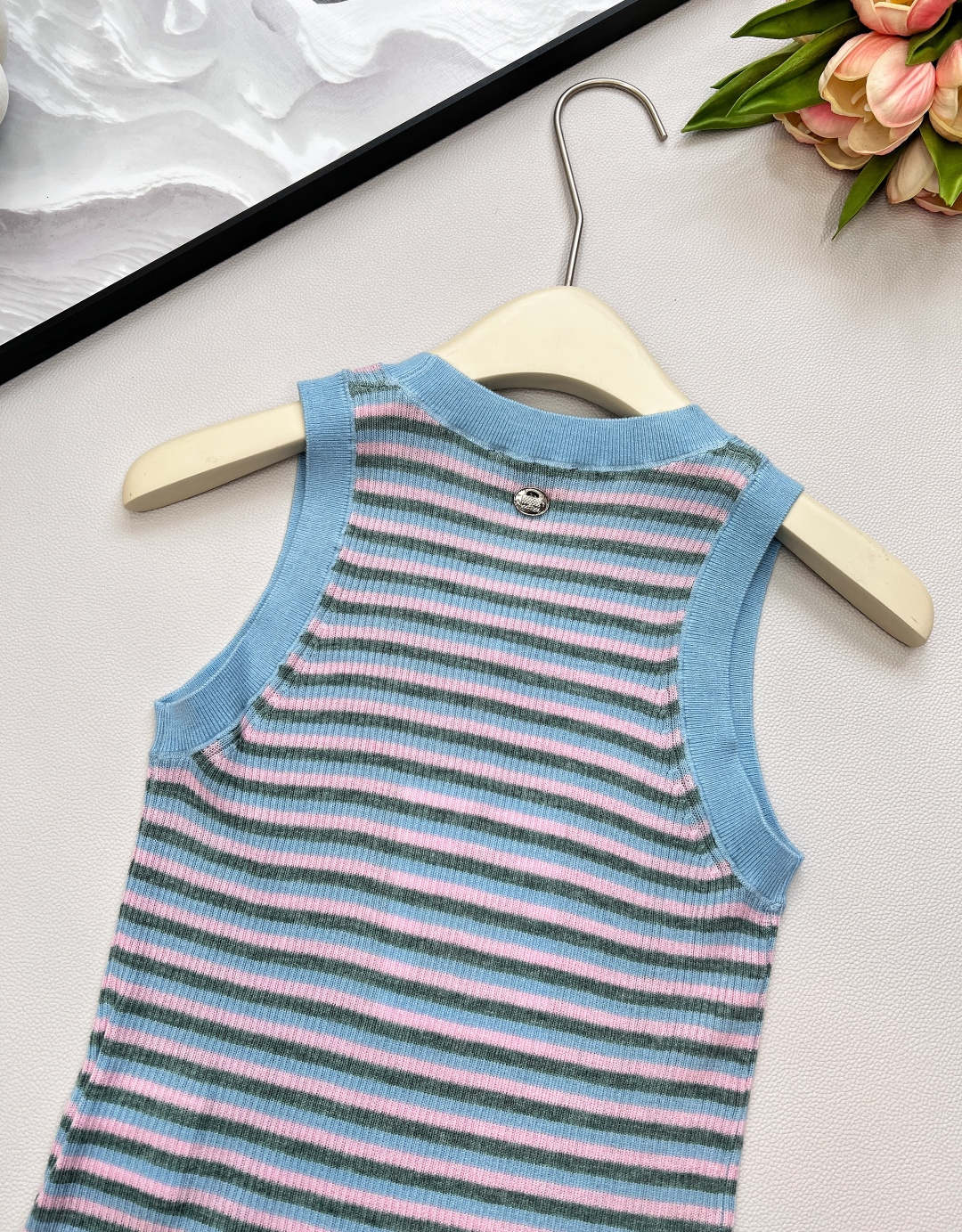 🆕Chanel2025新款条纹针织短袖背心，定制YB羊绒纱线材质 细腻肌理 柔软舒适 针织背心裁剪 立体