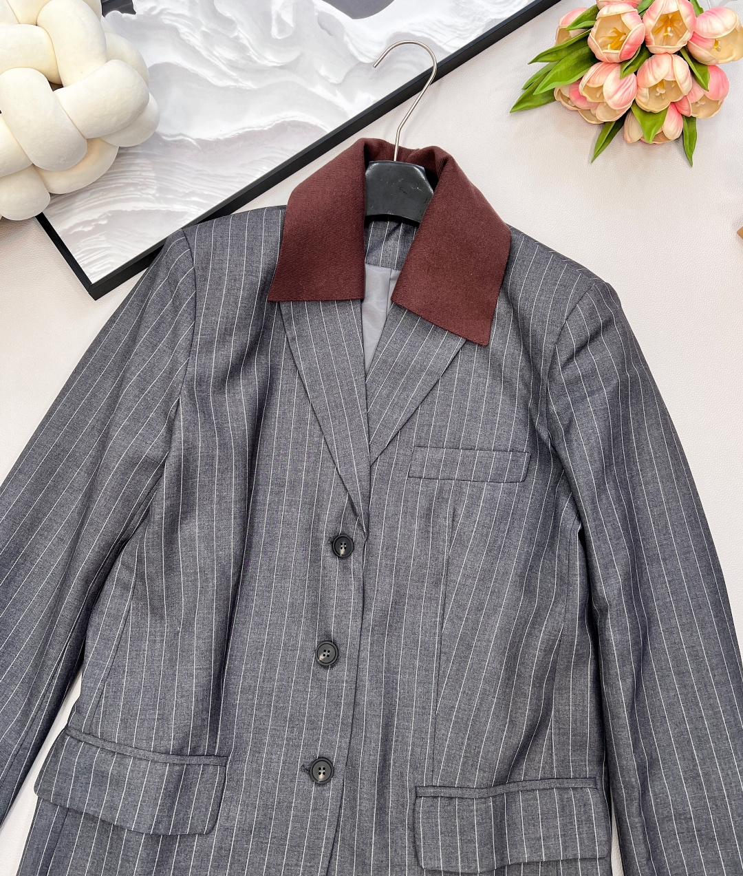 🆕 MIUMIU 学院风时髦气质胸前口袋西装外套慵懒法式腔调 / 高级知识分子感✨优雅与率性的完美平衡 