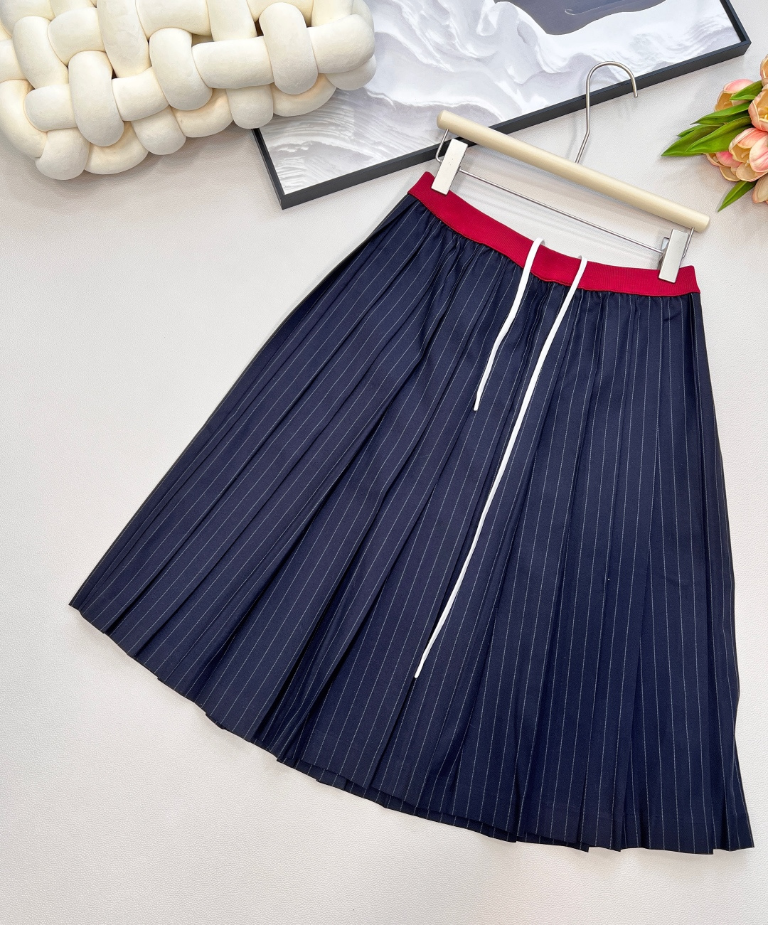 🆕Miumiu25Fw早秋新款知性分子学院风压褶长半裙丨⚠独家yb开发！高版出品！撞色罗纹腰带拼接设计甜