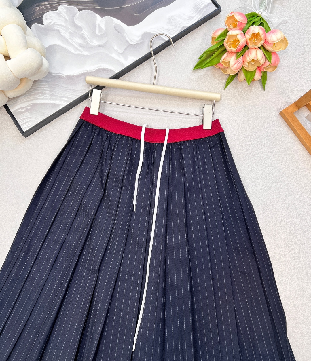 🆕Miumiu25Fw早秋新款知性分子学院风压褶长半裙丨⚠独家yb开发！高版出品！撞色罗纹腰带拼接设计甜