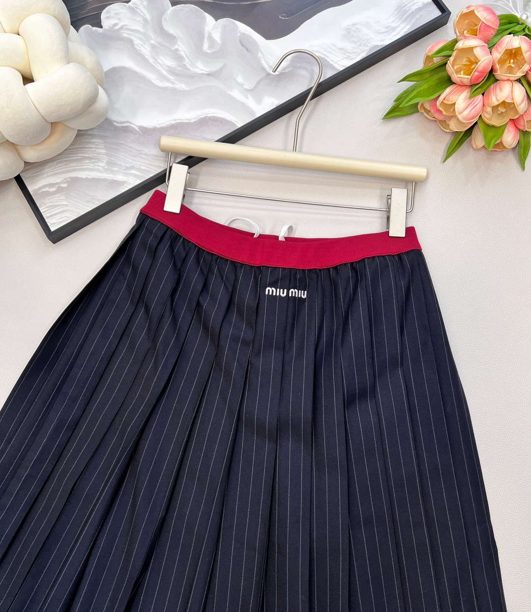 🆕Miumiu25Fw早秋新款知性分子学院风压褶长半裙丨⚠独家yb开发！高版出品！撞色罗纹腰带拼接设计甜