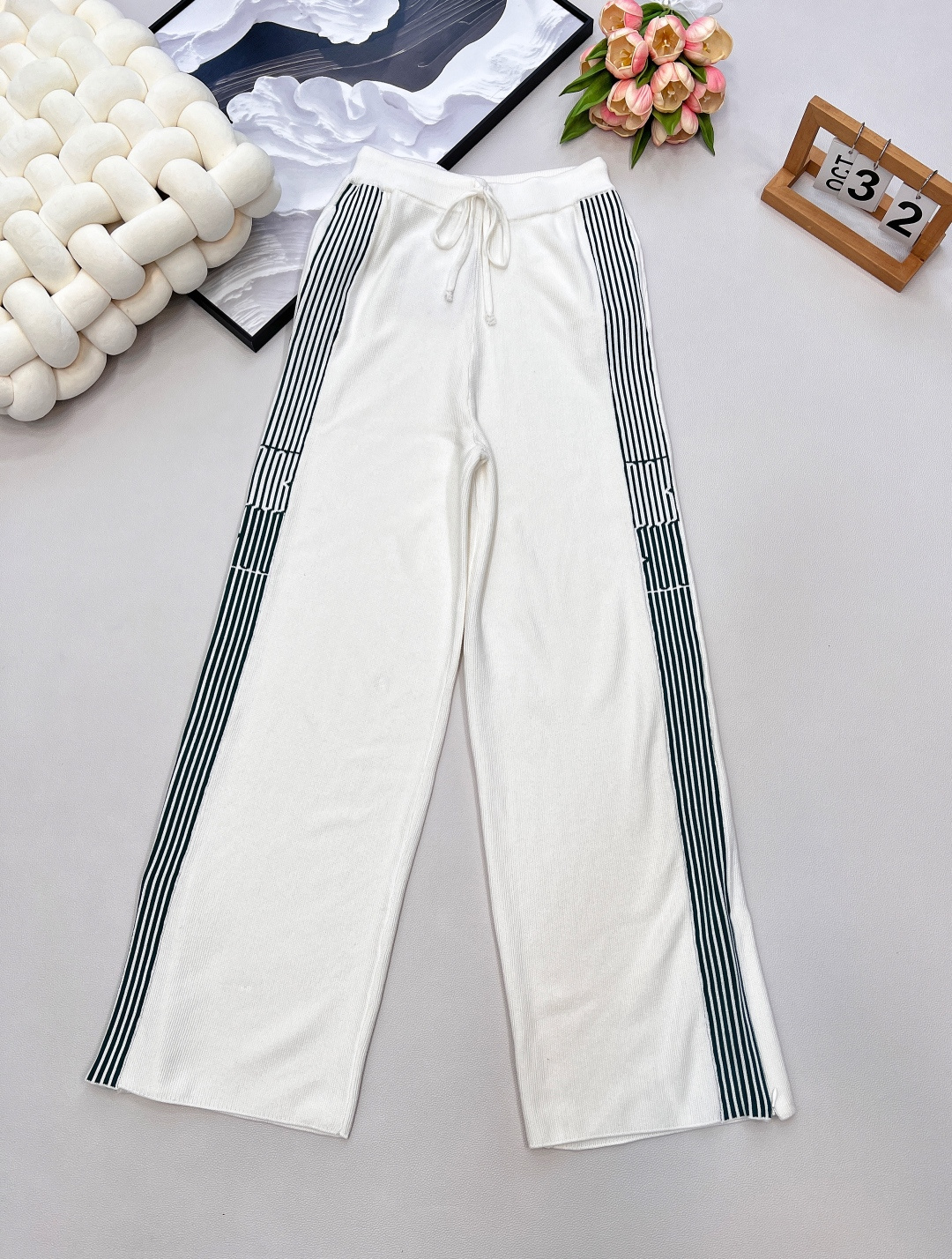 🆕Dior迪奥早秋新款针织休闲裤 | 把松弛感穿在身上，侧边绿色织带提花条纹，时髦撞色自带高街滤镜走两步