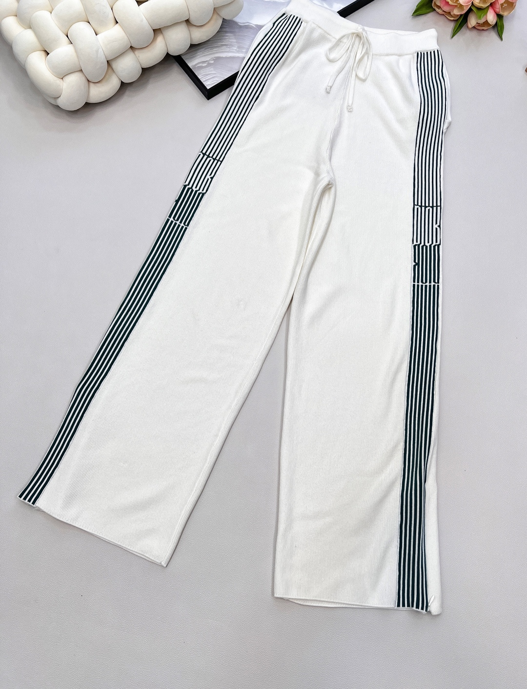 🆕Dior迪奥早秋新款针织休闲裤 | 把松弛感穿在身上，侧边绿色织带提花条纹，时髦撞色自带高街滤镜走两步