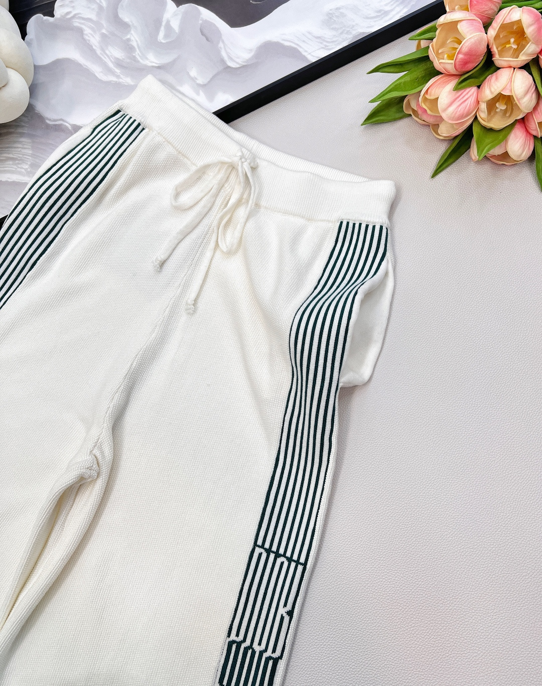 🆕Dior迪奥早秋新款针织休闲裤 | 把松弛感穿在身上，侧边绿色织带提花条纹，时髦撞色自带高街滤镜走两步