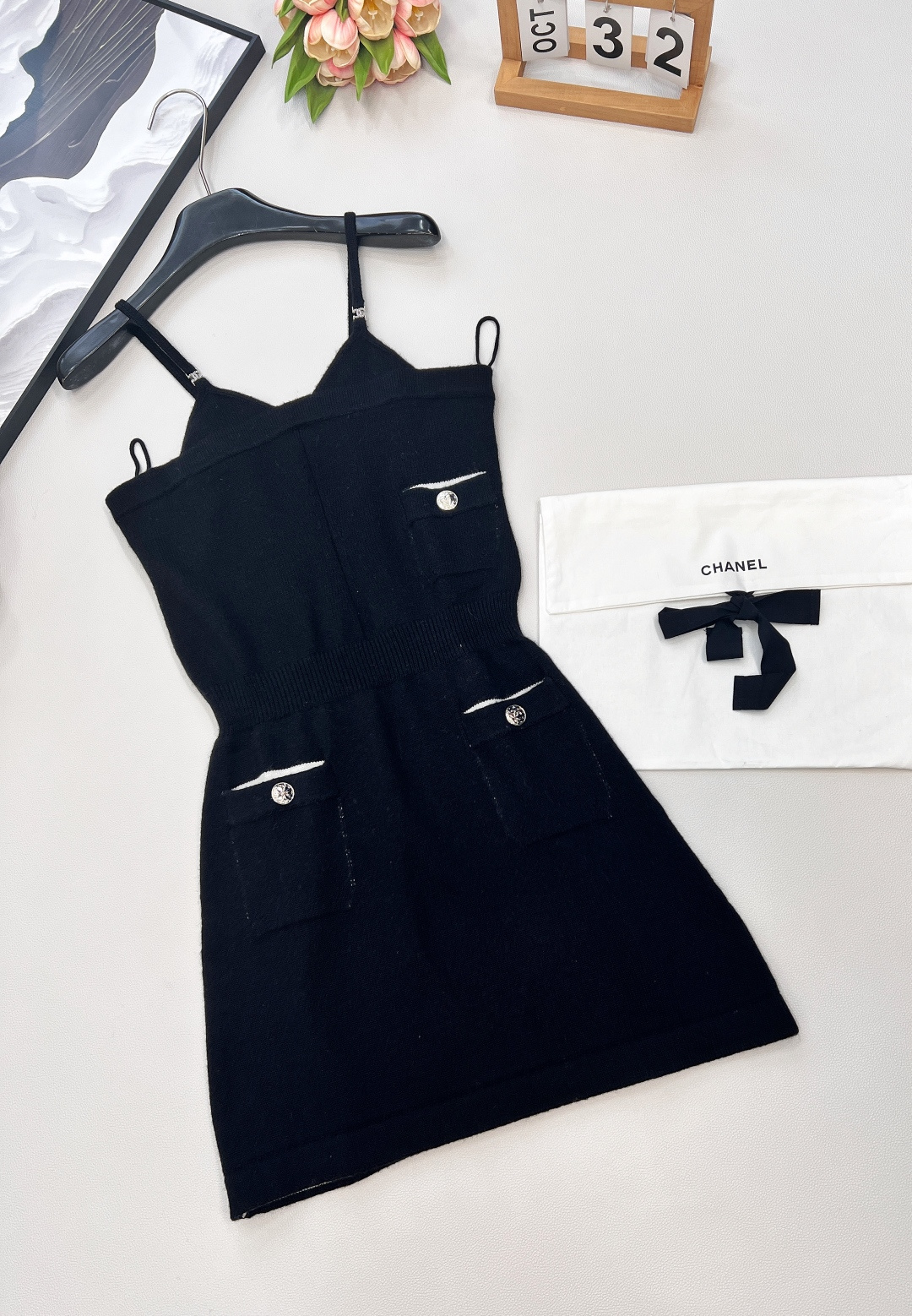 🆕Chanel2025新款针织吊带连衣裙，定制YB羊绒纱线织造 质感舒适 毛感肌理明显 针织细吊带连衣短
