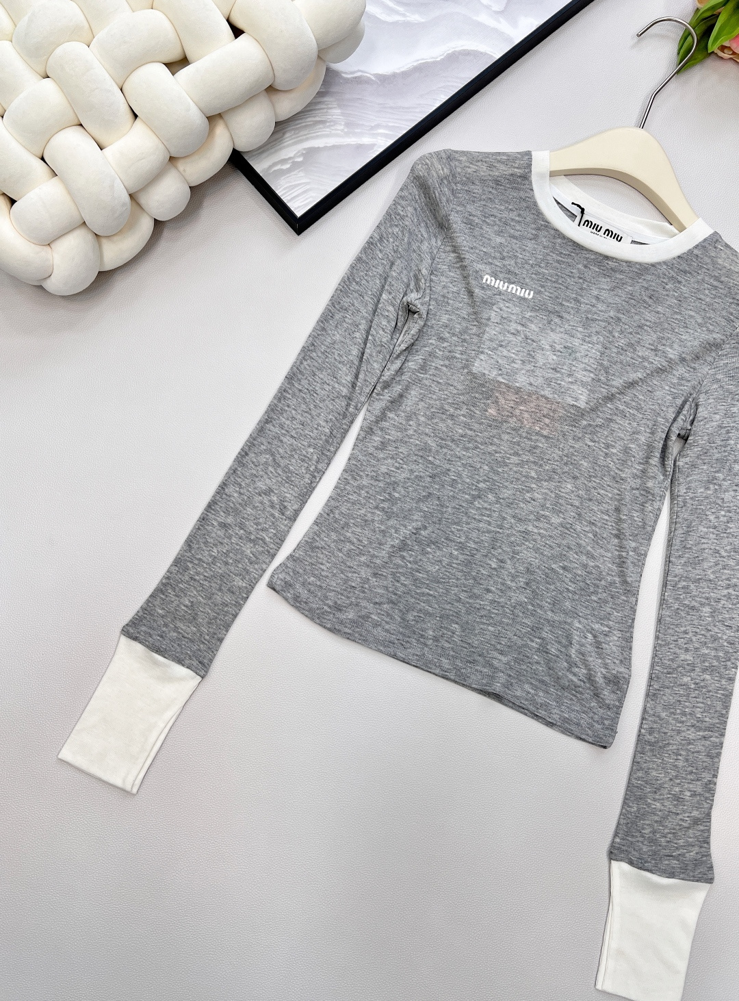 🆕Miumiu25Fw早秋新款字母刺绣基础撞色边长袖T恤丨⚠独家高版出品！高品质的天丝羊毛面料 超级软糯