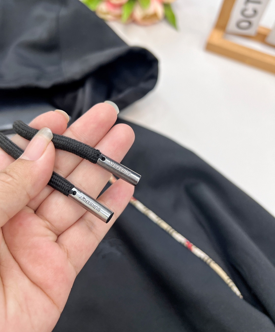 🆕 BURBERRY 新款装饰条纹运动连帽外套➕休闲裤套装， 条纹装饰隐藏设计拉链设计，裁片式条纹缝制包