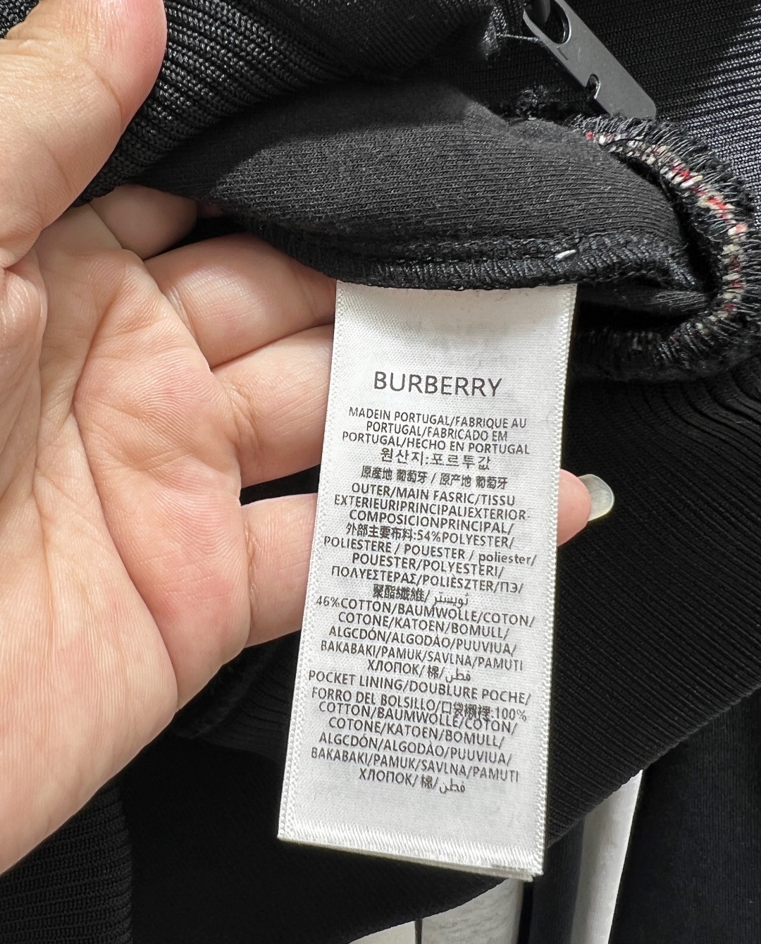 🆕 BURBERRY 新款装饰条纹运动连帽外套➕休闲裤套装， 条纹装饰隐藏设计拉链设计，裁片式条纹缝制包