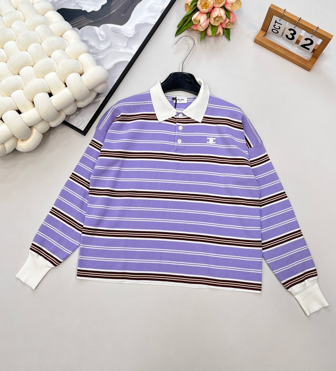 NO:748236,CELINE2025SS autumn new niche contrasting striped lapel long-sleeved sweater, autumn and winter hot style unique purple tone striped sweater, lapel style with iconic logo on the chest, buttons can be opened and closed, the same style for men and women!  Loose fit, ribbed cuffs on the sleeves, classic and fashionable, complete with three standards, large quantities, size sml code E,,celine,19860909CELINE2025SS秋季新款小众撞色条纹翻领长袖针织衫,秋冬爆款独特紫色调调条纹针织衫 翻领款式搭配胸口标志性logo,纽扣可开合 男女同款都！ 宽松版型,袖子罗纹收口经典时尚,三标齐全,大货出 尺码sml 编码E,,celine,,Women's clothing