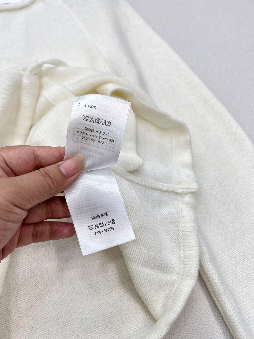 🆕Dior 2025SS 新款一字肩针织长袖💫 极简设计藏不住的高级感，经典字母刺绣自带品牌格调✨ 一字