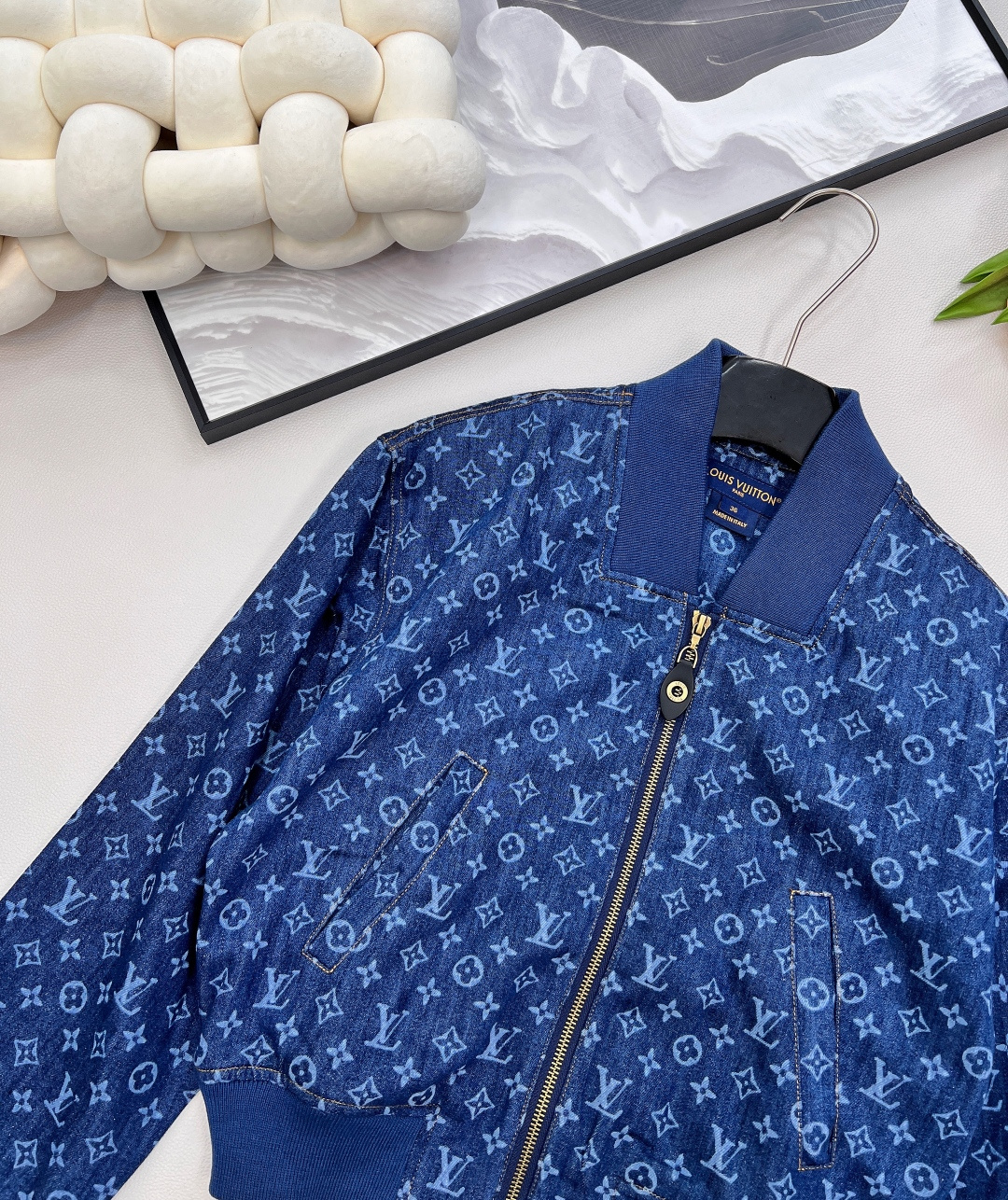 🆕Louis Vuitton 25Fw早秋新款激光印花牛仔短款夹克外套重磅登场✨ 标志性的激光印花图案，