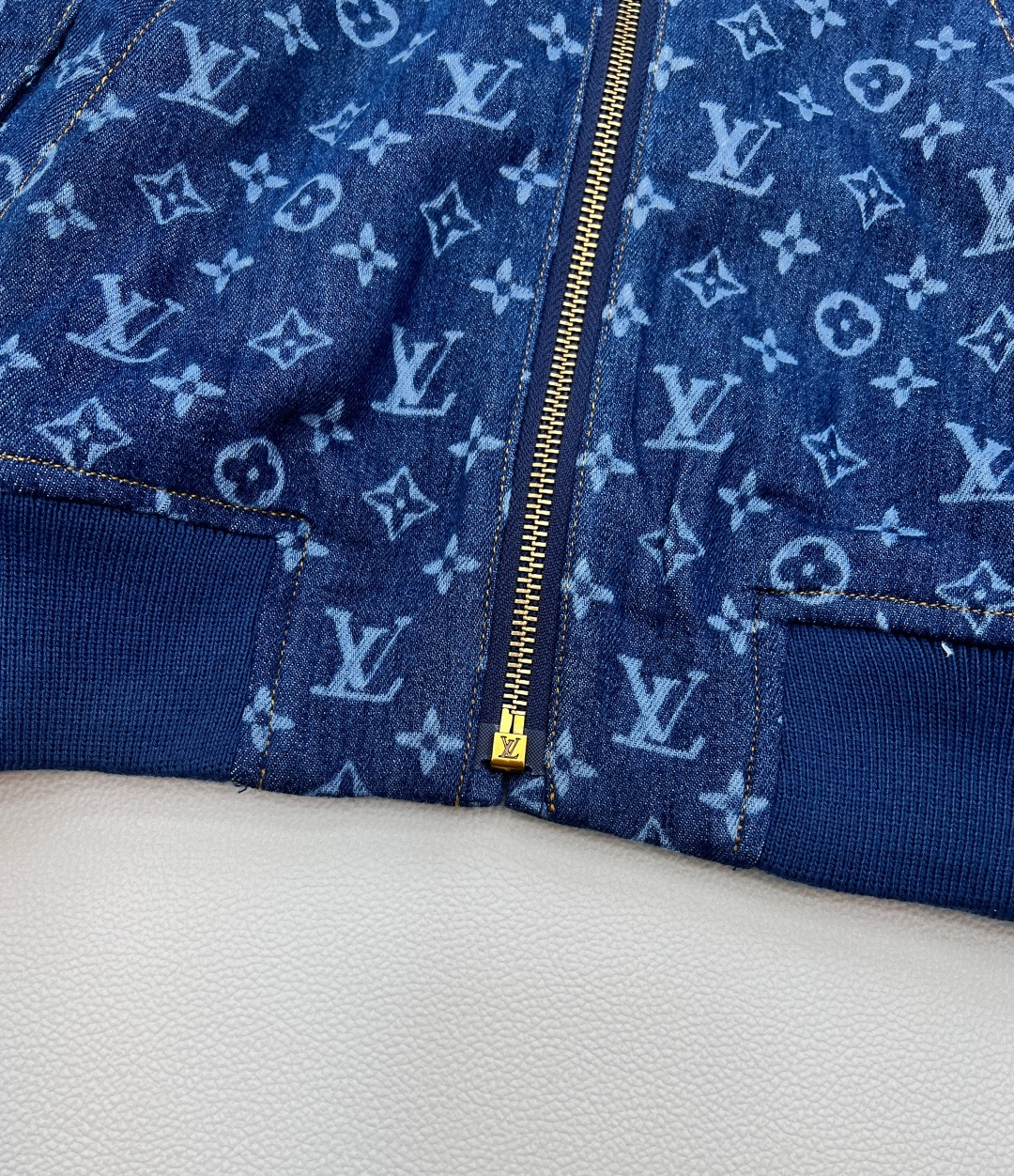 🆕Louis Vuitton 25Fw早秋新款激光印花牛仔短款夹克外套重磅登场✨ 标志性的激光印花图案，