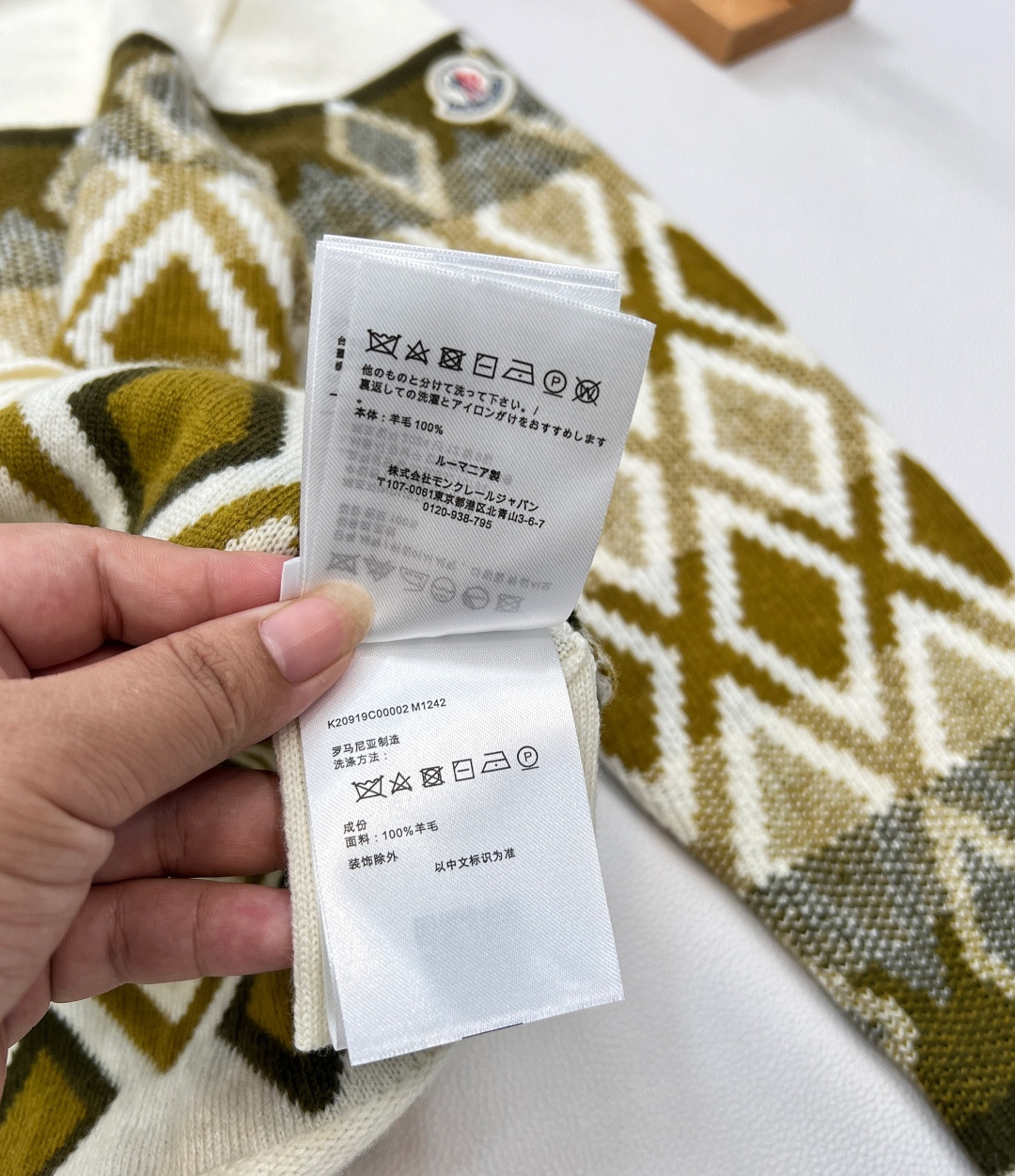 🆕MONCLER新款提花菱格徽标羊毛套衫，这款提花菱格徽标羊毛套衫，绝对是今冬必入的时尚单品✨它由超细美