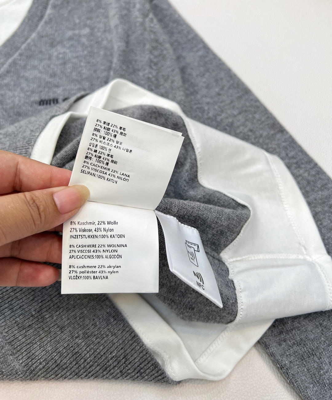🆕MIU MIU25Fw早秋新款灰色假两件拼接V领长袖针织衫丨⚠独家yb开发！高版出品！羊绒羊毛混纺纱线