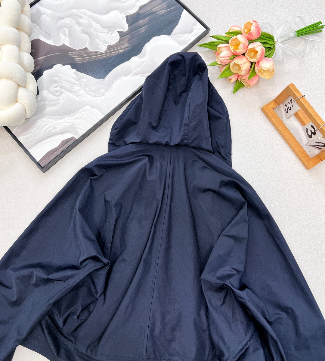 🆕𝐁𝐔𝐑𝐁𝐄𝐑𝐑𝐘早秋新款巴宝莉典藏级抽绳连帽风衣，典藏级抽绳连帽风衣，更是不容错过的时尚单品。这款风衣