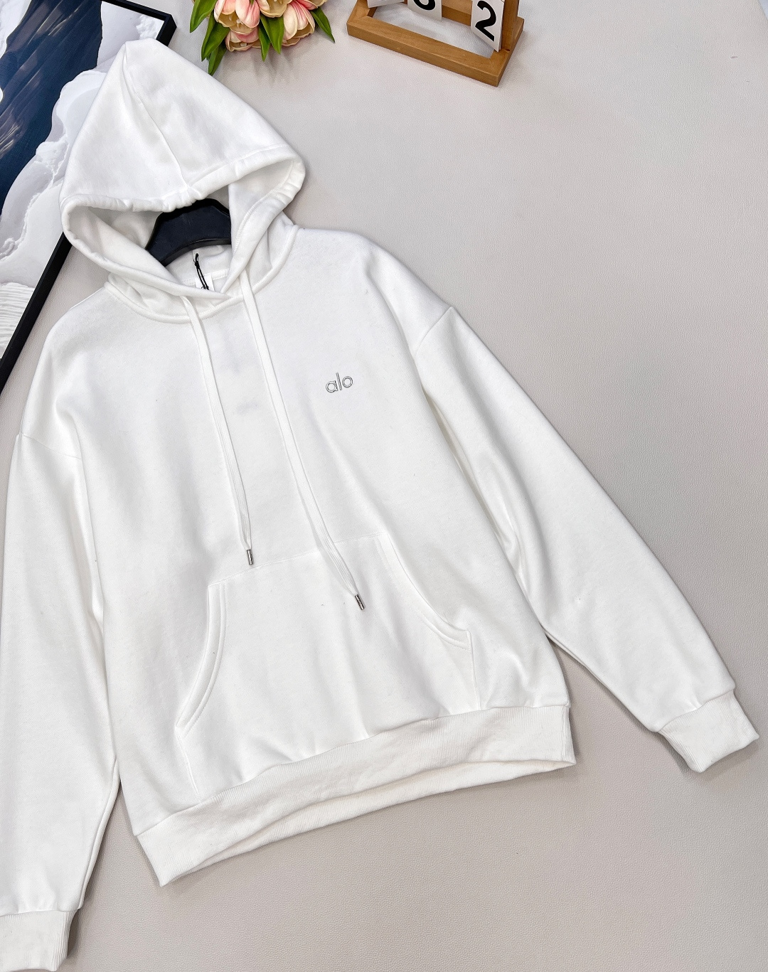 🆕 alo新款小字母连帽卫衣，简约的小logo印花款式也很低调 将极简做到极致的小logo款 质感直接升