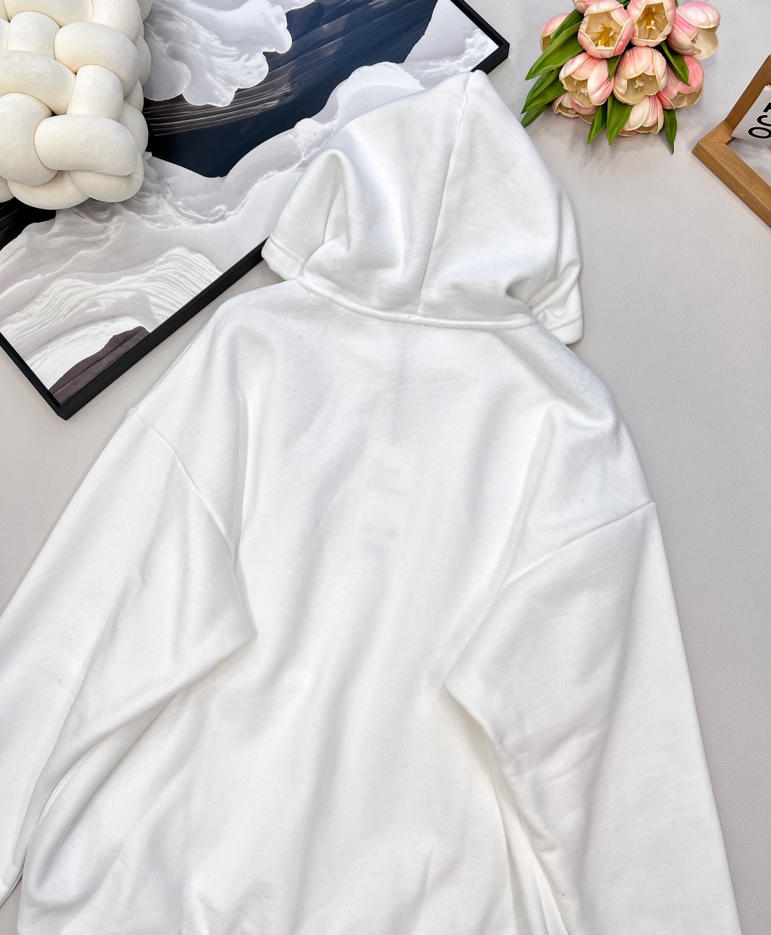 🆕 alo新款小字母连帽卫衣，简约的小logo印花款式也很低调 将极简做到极致的小logo款 质感直接升