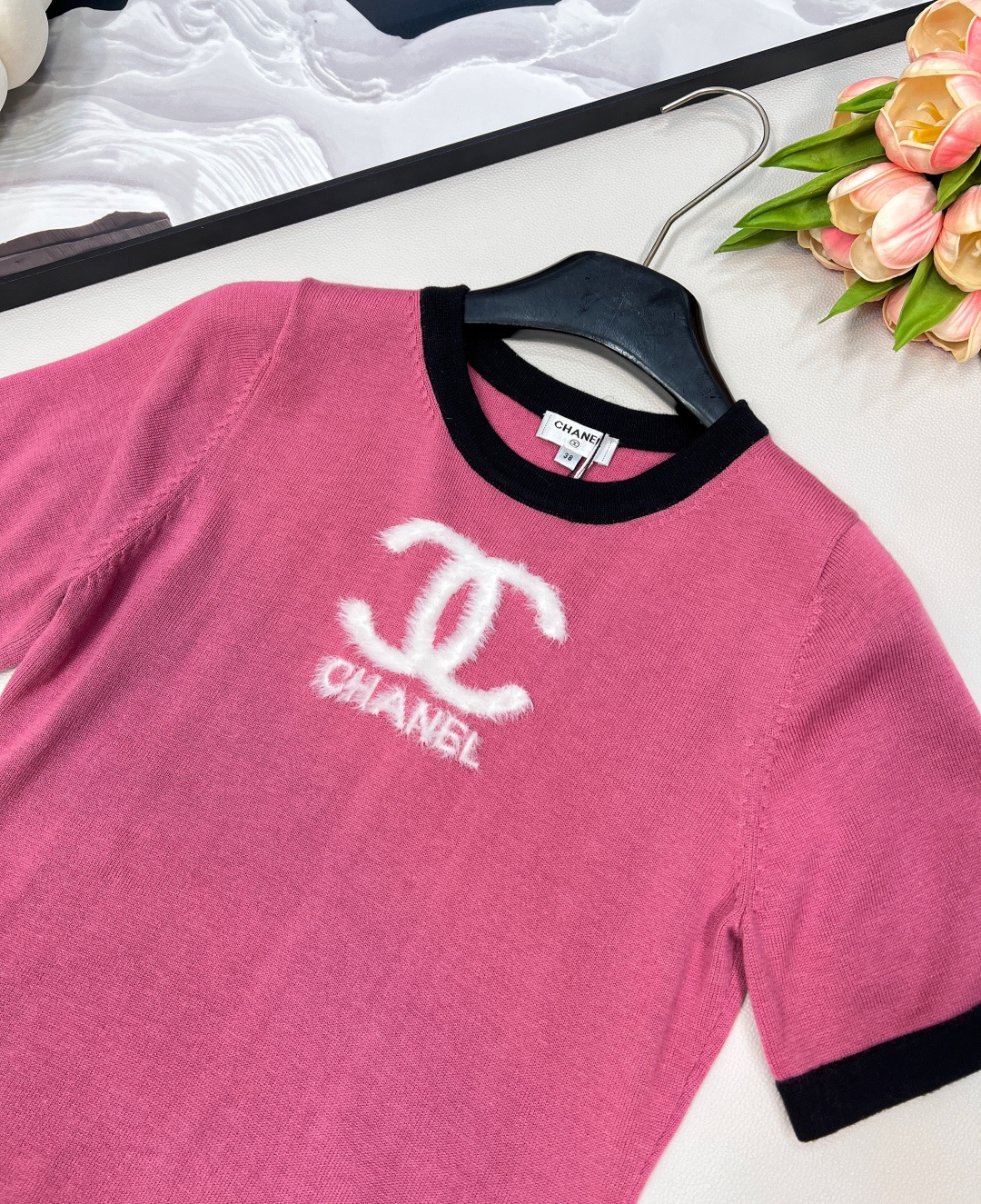 🆕 CHANEL早秋新款字母提花小香风撞色条纹羊毛针织衫短袖，优雅永续 ✨ 羊毛针织，标志性 “字母提花