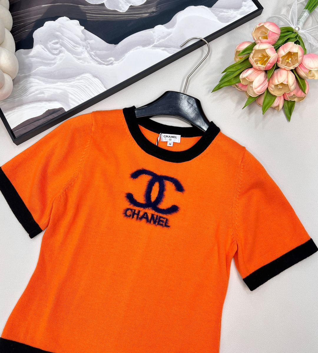 🆕 CHANEL早秋新款字母提花小香风撞色条纹羊毛针织衫短袖，优雅永续 ✨ 羊毛针织，标志性 “字母提花