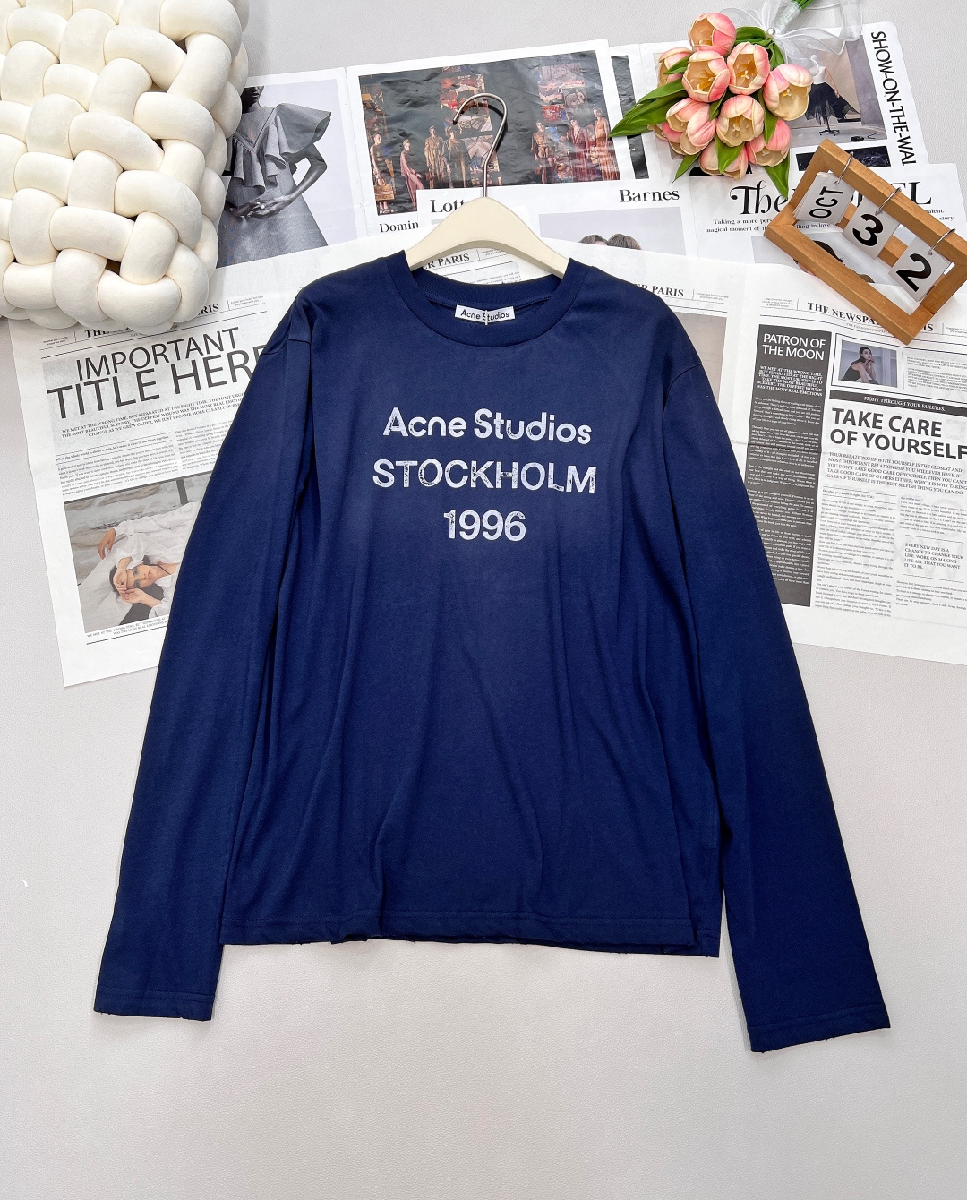 NO:465386,Spring and Summer Acne old letter long-sleeved T-shirts are shipped!  It is a classic work of Acne Studios. It is a simple but unique letter printing. The words 'Acne Studios STOCKHOLM 1996' highlight the brand's heritage and origin. The unique aging effect seems to carry the story of time, and the retro atmosphere is full. The high-quality fabric is soft and skin-friendly, and the long-sleeved design is suitable for more seasons and scenes. High-quality long-sleeved sleeves!  It is also a super nice combination when it is cold in the weather. The thin long T-shirt is not even hot to wear in summer!  It's really super fashionable to wear when wearing sunscreen!  And it can be easily controlled whether it is casual or feminine!  Size sml, acne studios,dior,jackets & coats,tees,t-shirt,alexander wang19860909春夏 Acne 做旧字母长袖T恤翻单出货啦！是Acne Studios的经典之作.简约而不失个性的字母印花,“Acne Studios STOCKHOLM 1996”字样彰显品牌底蕴与起源.独特的做旧效果,仿佛承载着时光故事,复古氛围感拉满.优质面料柔软亲肤,长袖设计适配更多季节与场景.高颜值长袖！天气冷外面套外套或者披着也是超好看的搭配. 薄薄的长T连夏天穿也不热！当防晒衣穿真的超级时髦！而且不管是休闲还是女人味都能很好驾驭！ 尺码sml 编,,acne studios,dior,jackets & coats,tees，t-shirt,alexander wang,Women's clothing