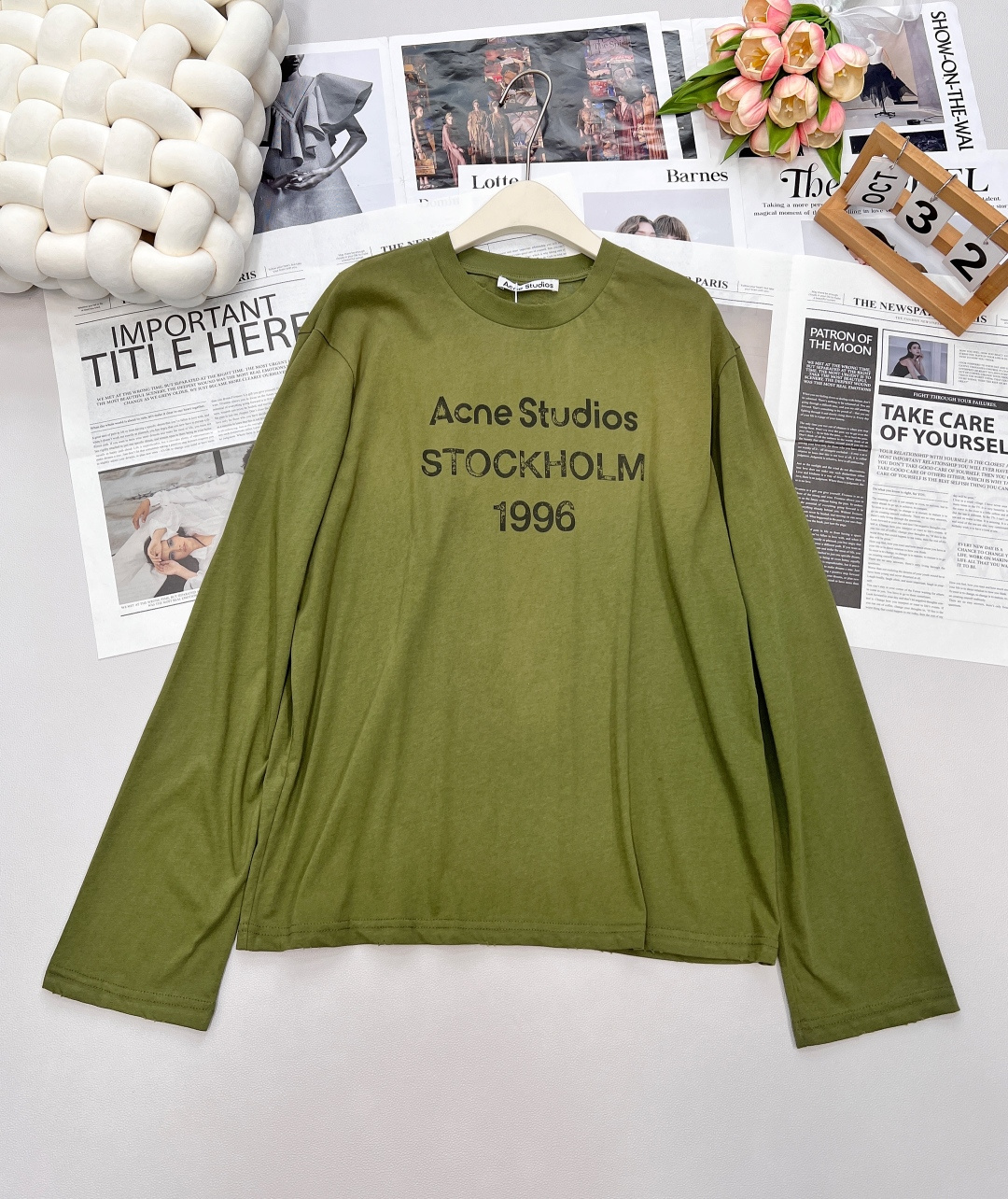 NO:465397,Spring and Summer Acne old letter long-sleeved T-shirts are shipped!  It is a classic work of Acne Studios. It is a simple but unique letter printing. The words 'Acne Studios STOCKHOLM 1996' highlight the brand's heritage and origin. The unique aging effect seems to carry the story of time, and the retro atmosphere is full. The high-quality fabric is soft and skin-friendly, and the long-sleeved design is suitable for more seasons and scenes. High-quality long-sleeved sleeves!  It is also a super nice combination when it is cold in the weather. The thin long T-shirt is not even hot to wear in summer!  It's really super fashionable to wear when wearing sunscreen!  And it can be easily controlled whether it is casual or feminine!  Size sml code A, acne studios,dior,jackets & coats,tees,t-shirt,alexander wang19860909春夏 Acne 做旧字母长袖T恤翻单出货啦！是Acne Studios的经典之作.简约而不失个性的字母印花,“Acne Studios STOCKHOLM 1996”字样彰显品牌底蕴与起源.独特的做旧效果,仿佛承载着时光故事,复古氛围感拉满.优质面料柔软亲肤,长袖设计适配更多季节与场景.高颜值长袖！天气冷外面套外套或者披着也是超好看的搭配. 薄薄的长T连夏天穿也不热！当防晒衣穿真的超级时髦！而且不管是休闲还是女人味都能很好驾驭！ 尺码sml 编码A,,acne studios,dior,jackets & coats,tees，t-shirt,alexander wang,Women's clothing