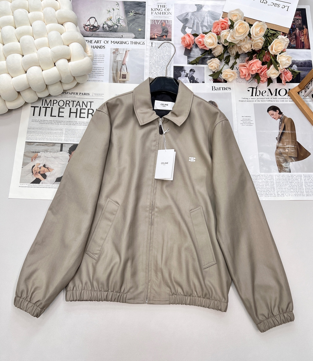NO:467360,Celine2025SS new embroidered logo cotton jacket, customized YB imported silk cotton material, delicate texture, full drape, more comfortable outfit, zippered flight jacket style, shoulder lapel design, inner lapel design, light khaki and dark black color matching, suitable for casual autumn and winter outfits, double pockets three-dimensional tailoring on the hem, more eye-catching and fashionable, letter logo on the chest echoes the contrasting color, leather zipper buckle embellishments, exquisite and durable details highlight the brand style, presenting a casual college old money style, fashionable and fashionable outfit, customized surface accessories, accurate version, three standards, two colors, size sml code, celine, jackets & coats, jackets & coats, alexander wang19860909Celine2025SS新款刺绣徽标衔棉夹克外套,定制YB进口丝棉材质 质感细腻 垂感十足 穿搭更为舒适 拉链飞行夹克版型 落肩翻领设计 内里衔棉 通体浅卡其和深黑两款配色 适配秋冬休闲穿搭 下摆双口袋立体剪裁 容量增加更吸睛时髦 胸前字母徽标呼应撞色 皮质拉链扣点缀更亮眼 精致耐看的细节突出品牌格调 呈现随性学院老钱风格 穿搭时髦洋气 定制面辅料 认准版本 ,三标齐全,两色出 尺码sml 编码,,celine,jackets & coats,jackets & coats,alexander wang,Women's clothing