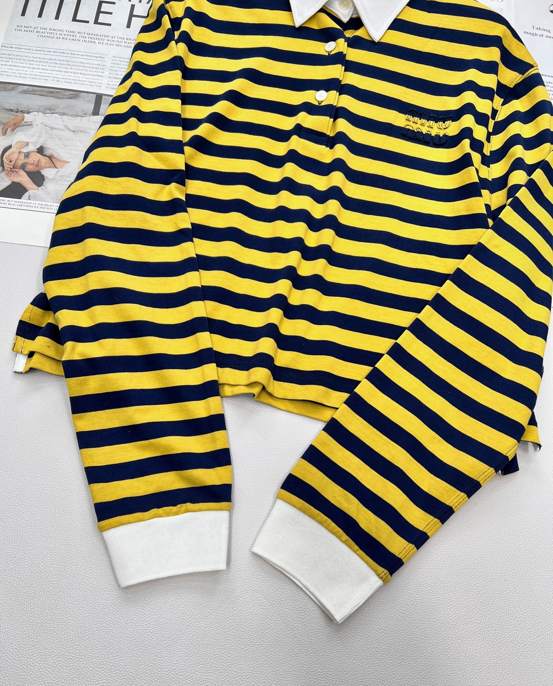 🆕Miumiu25Fw早秋新款间色🐝条纹短款翻领宽松版长袖T恤丨⚠独家yb开发！高版出品！对版100%棉