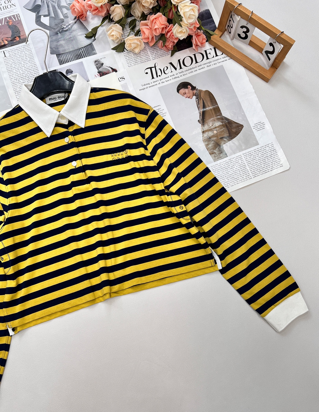 🆕Miumiu25Fw早秋新款间色🐝条纹短款翻领宽松版长袖T恤丨⚠独家yb开发！高版出品！对版100%棉