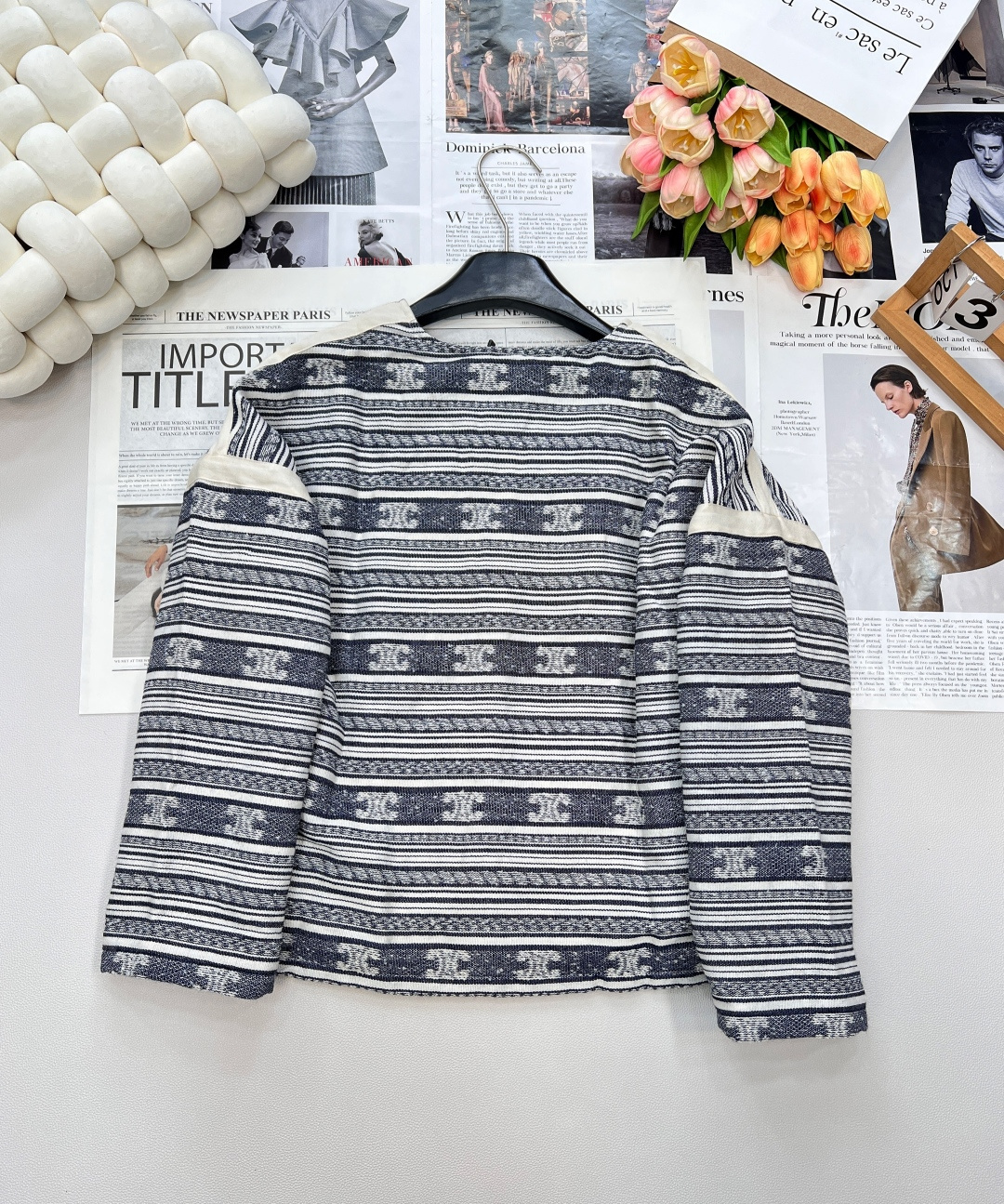 🆕CELINE25SS早秋新款凯旋门老花刺绣夹克外套。凯旋门老花元素，作为品牌标志性的符号，承载着深厚的