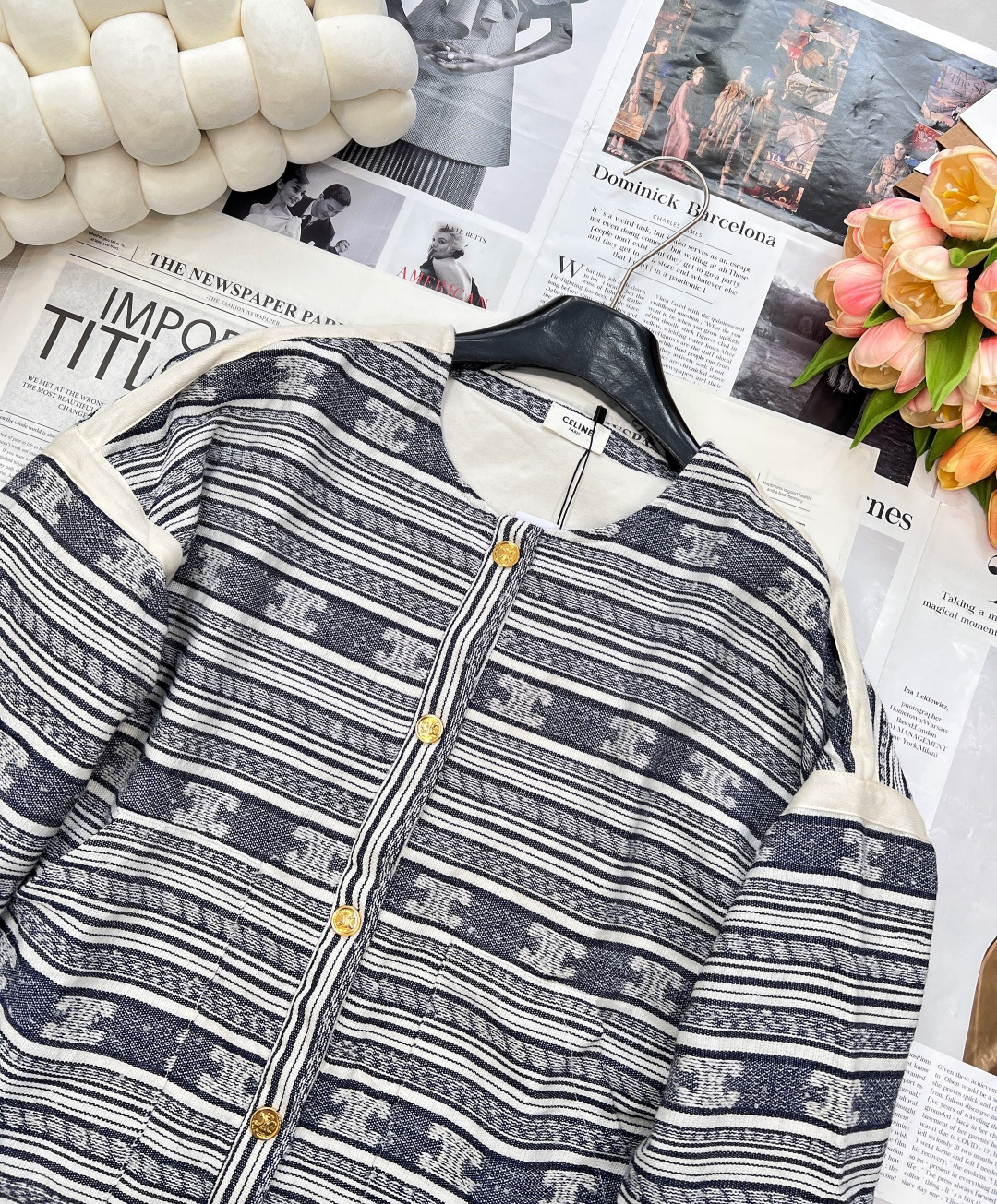 🆕CELINE25SS早秋新款凯旋门老花刺绣夹克外套。凯旋门老花元素，作为品牌标志性的符号，承载着深厚的