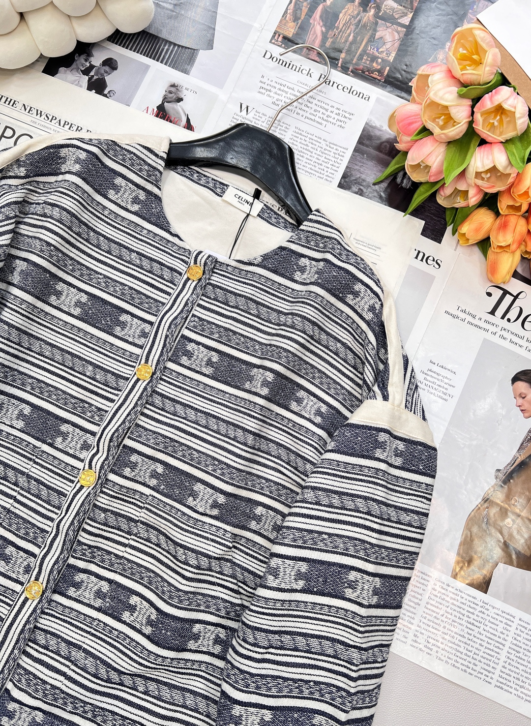 🆕CELINE25SS早秋新款凯旋门老花刺绣夹克外套。凯旋门老花元素，作为品牌标志性的符号，承载着深厚的