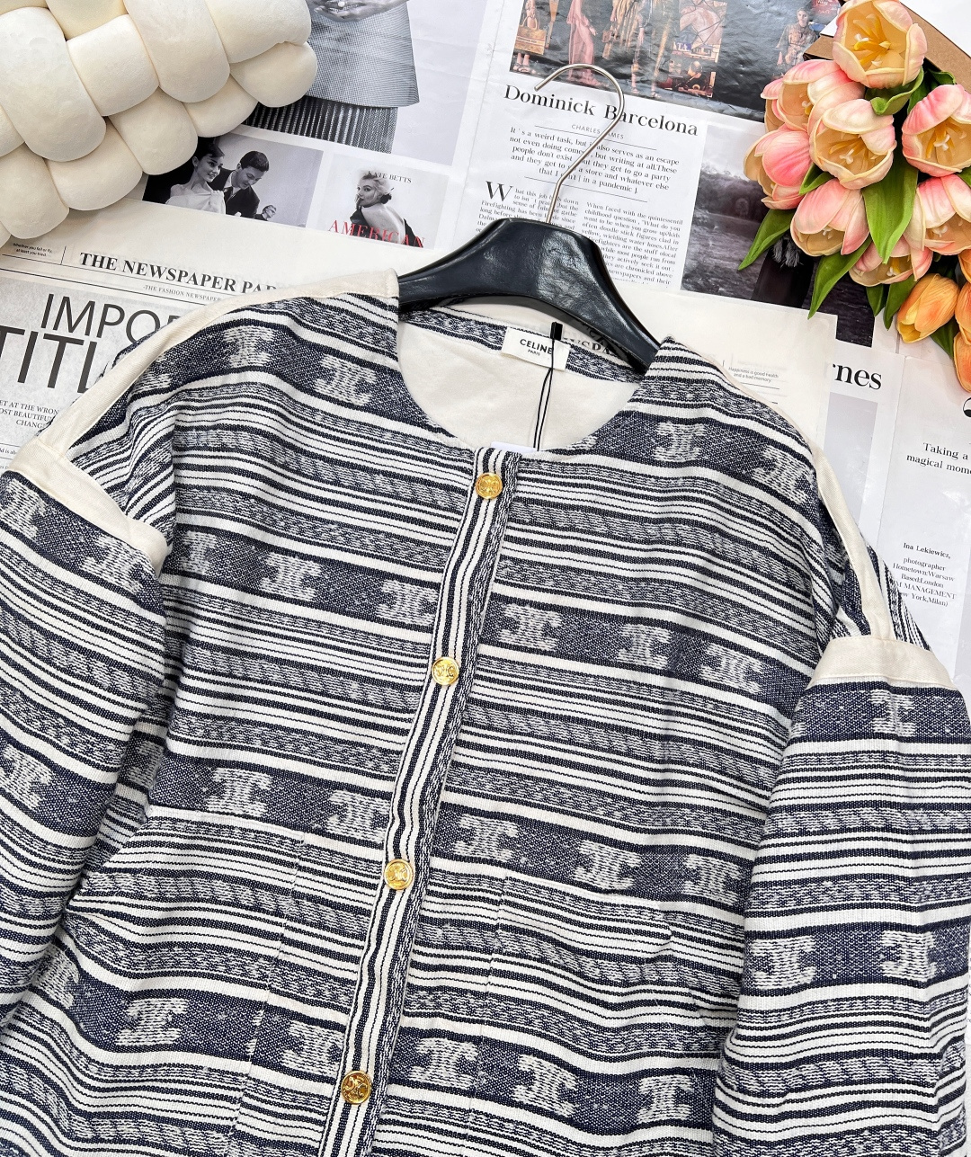 🆕CELINE25SS早秋新款凯旋门老花刺绣夹克外套。凯旋门老花元素，作为品牌标志性的符号，承载着深厚的